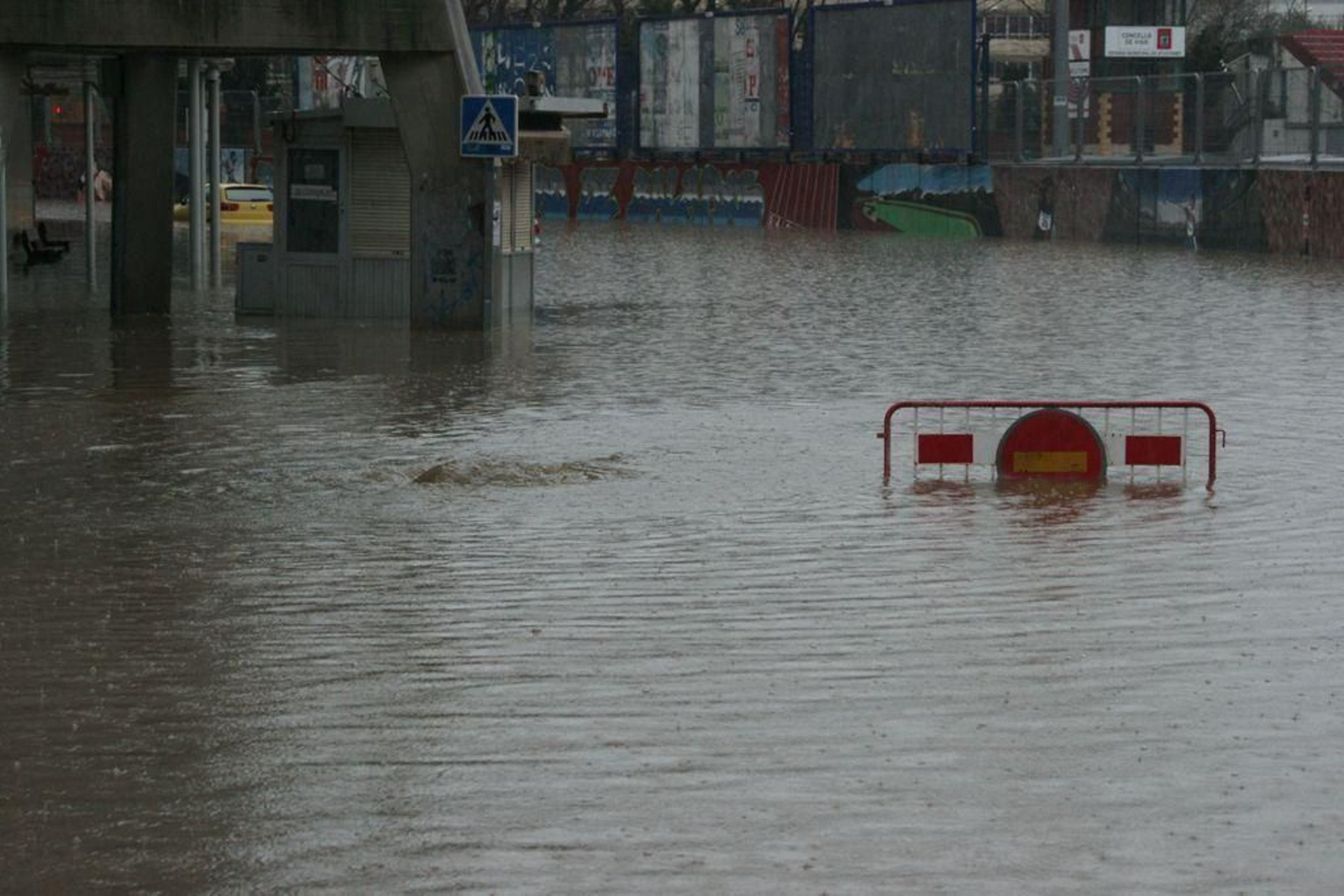 Una de las cada vez más habituales inundaciones del Lagares, aquí en Balaídos.