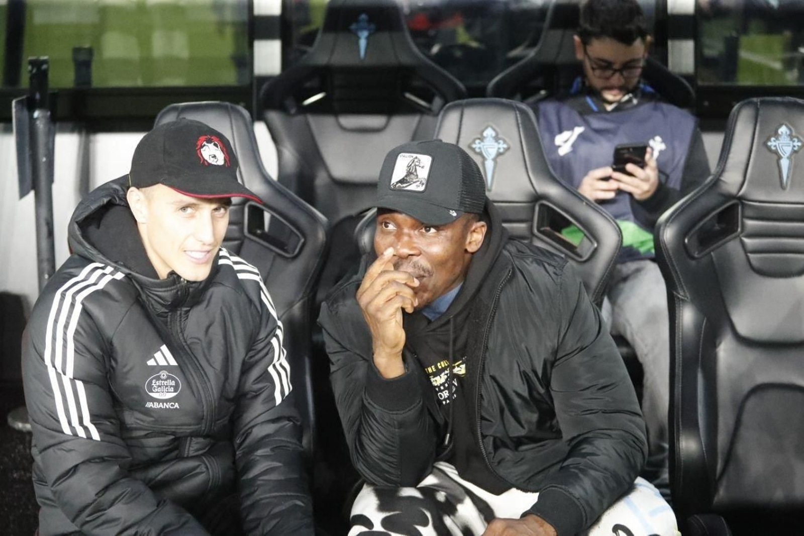 Aidoo en el banquillo del Celta.