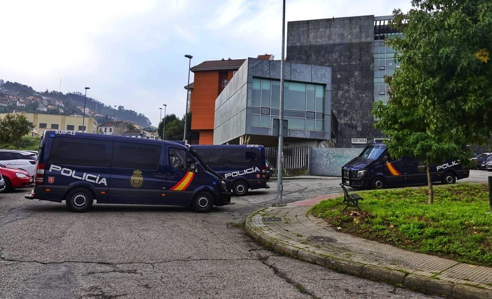 Momento del dispositivo policial desplegado en Teis el pasado jueves.