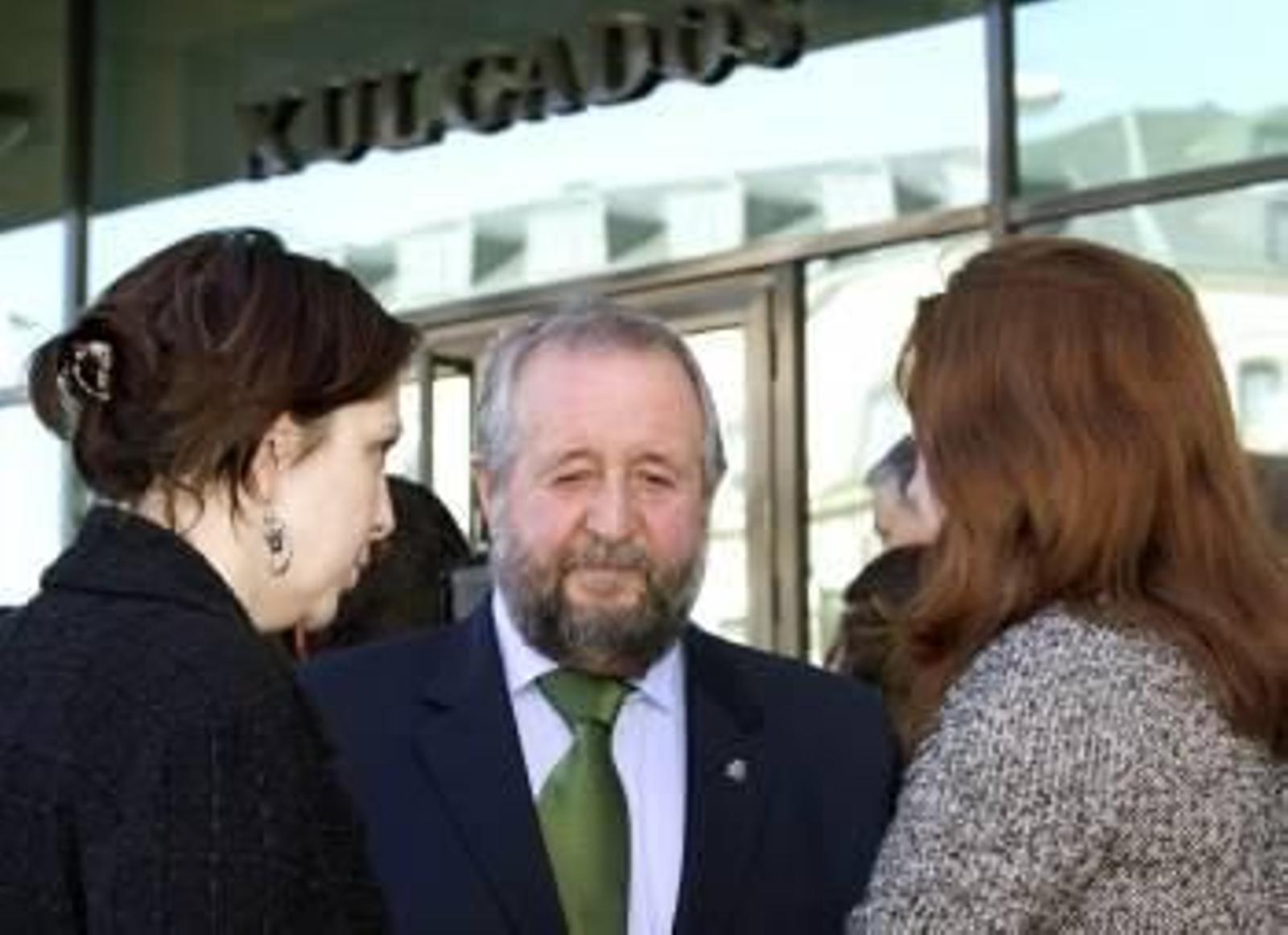 Orozco, a las puertas de los juzgados de Lugo, al término de su declaración. (Foto: ELISEO TRIGO)