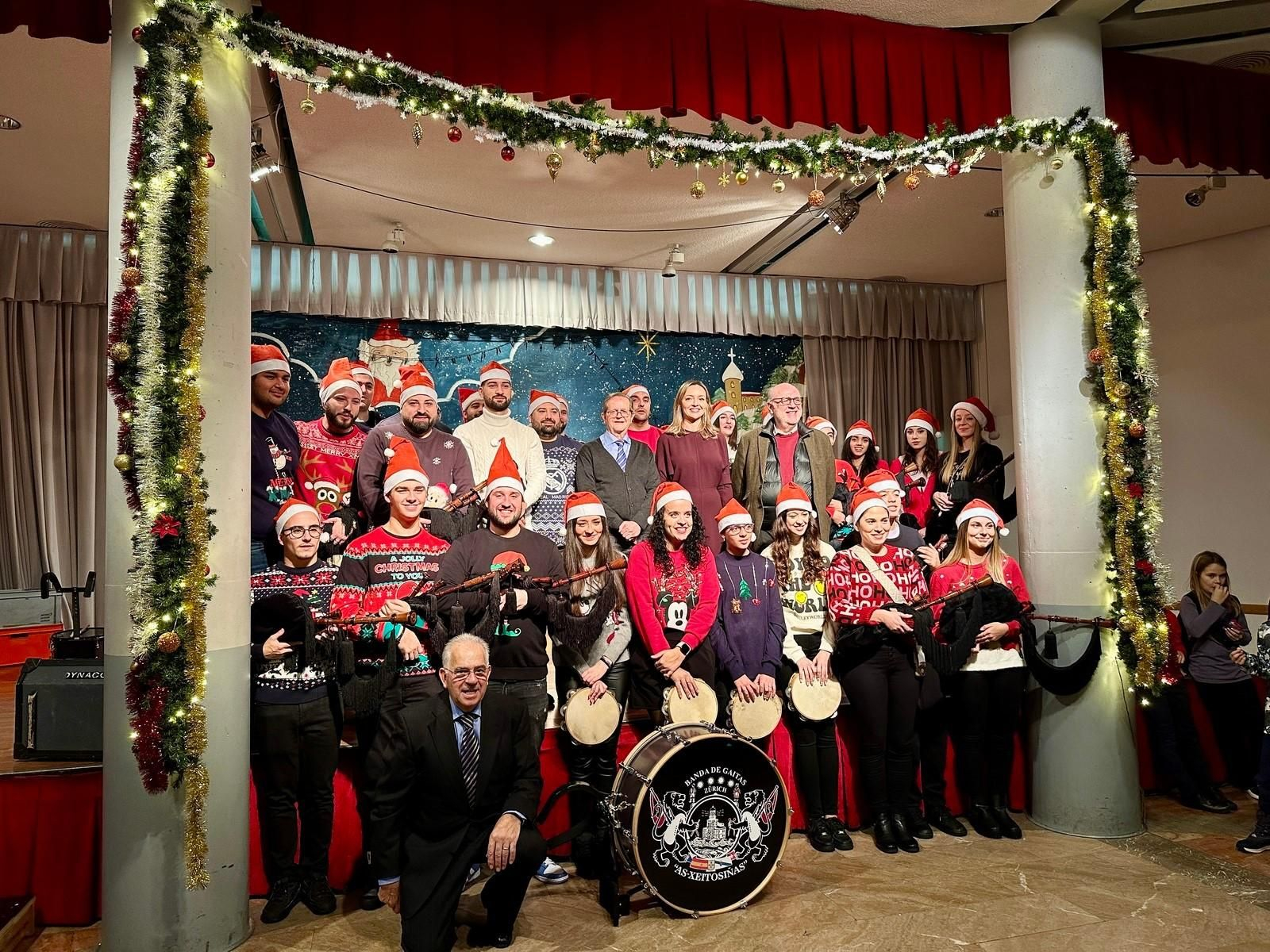La Asociación "As Xeitosiñas" durante la celebración de San Nicolás.