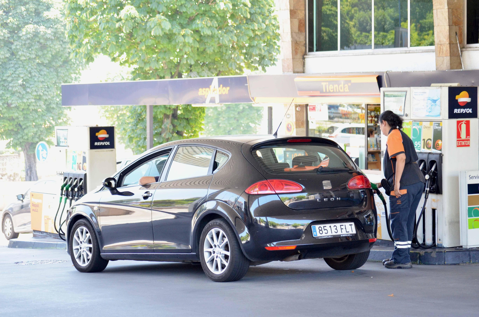 El precio de la gasolina desciende en toda España pero la ciudad sigue por encima de la media.