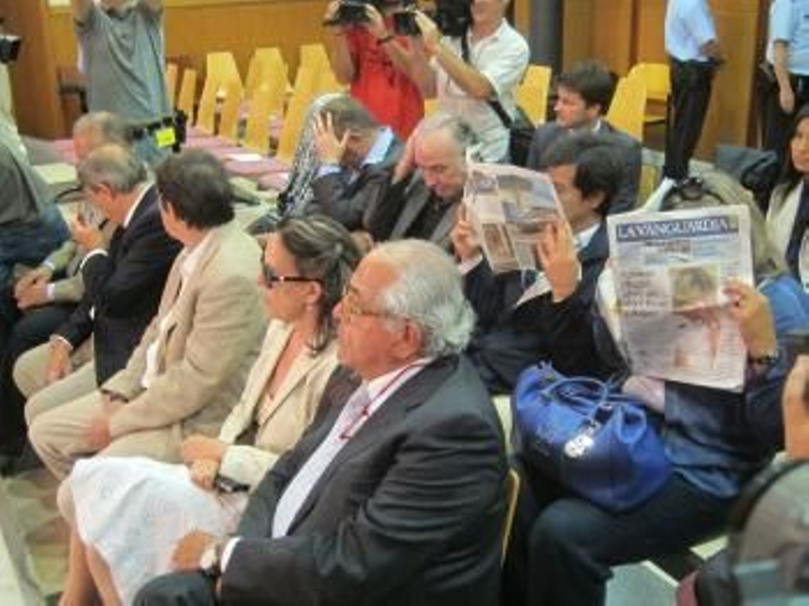 El juicio contra el médico Carlos Morín, que se enfrenta a más de 300 años de cárcel por un centenar de abortos en sus clínicas de Barcelona, ha dado un giro después de que la principal testigo protegida se haya ahogado en contradicciones ante el juez de