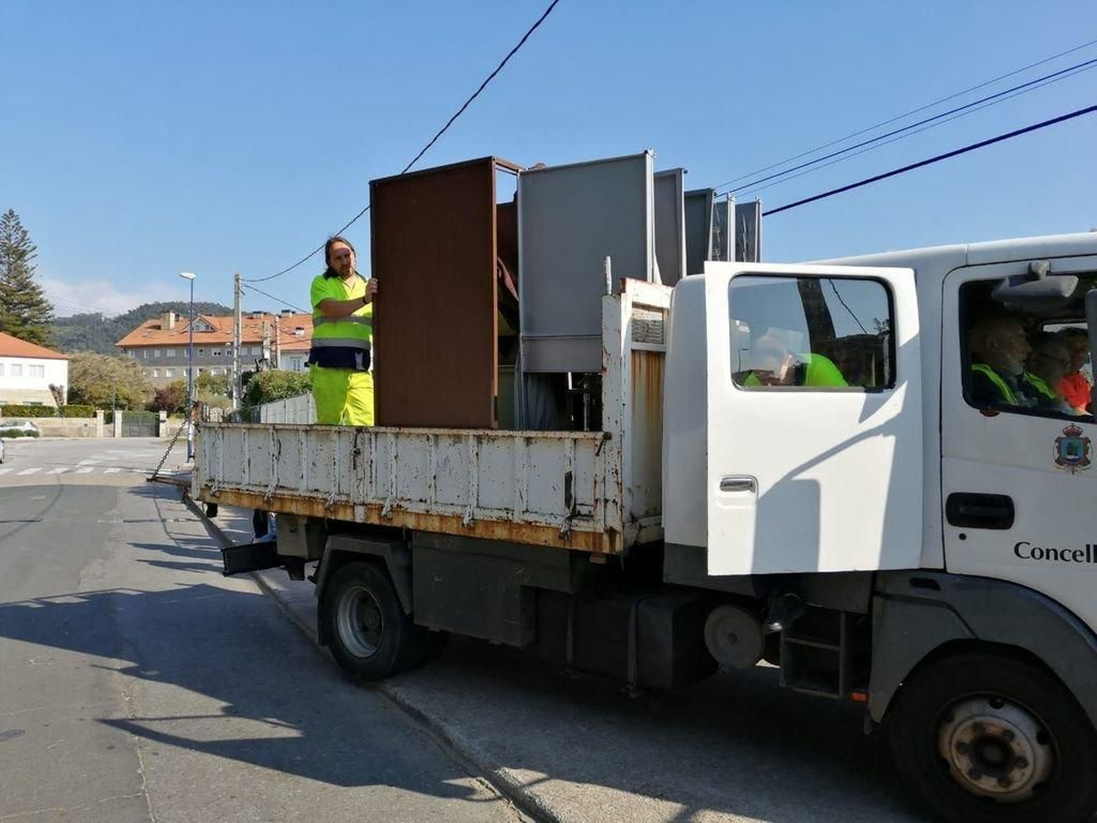 Una cabina de votaciones, trasladada esta semana al instituto de A Guía.