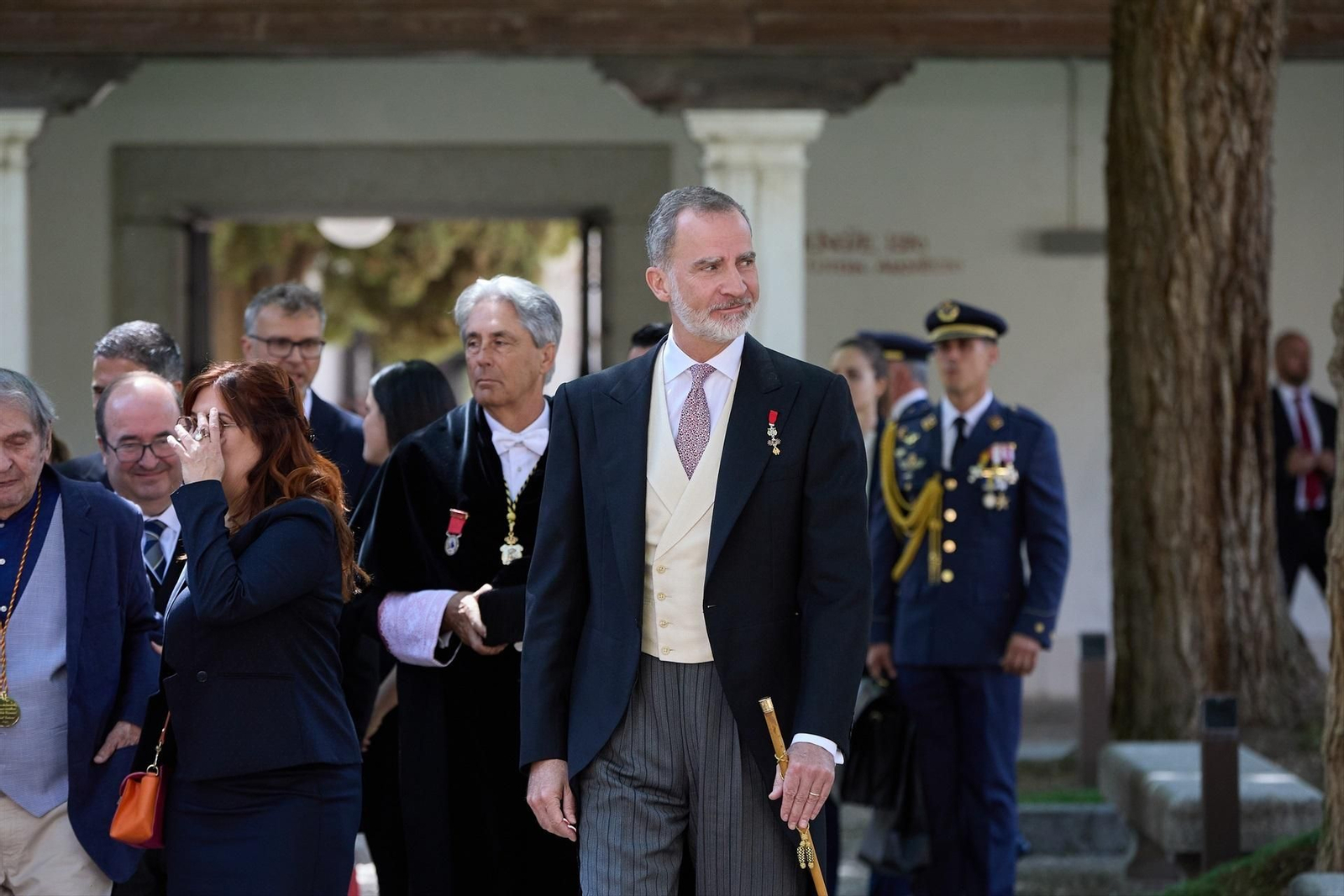 Imagen de archivo del Rey Felipe VI, a su llegada al acto de entrega del Premio Cervantes en el paraninfo de la Universidad de Alcalá de Henares. (EP)