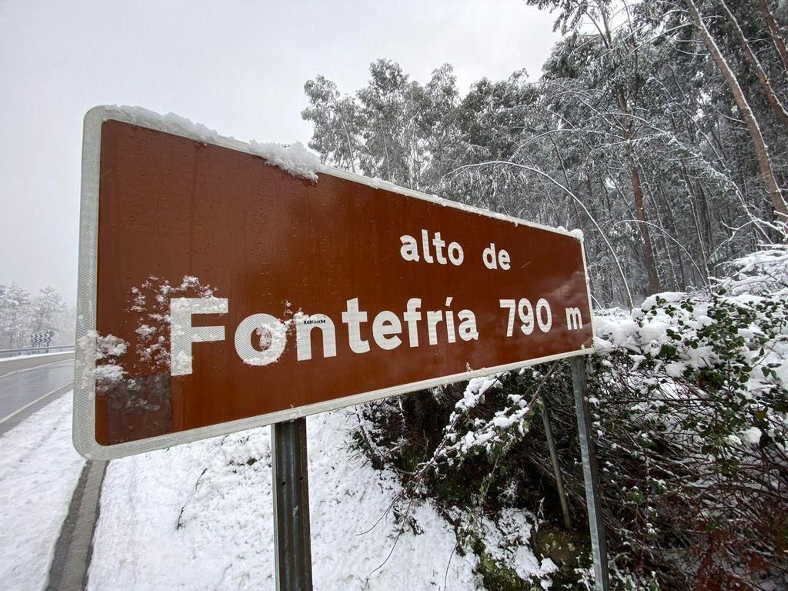 La nieve cubre el Alto de Fontefría2