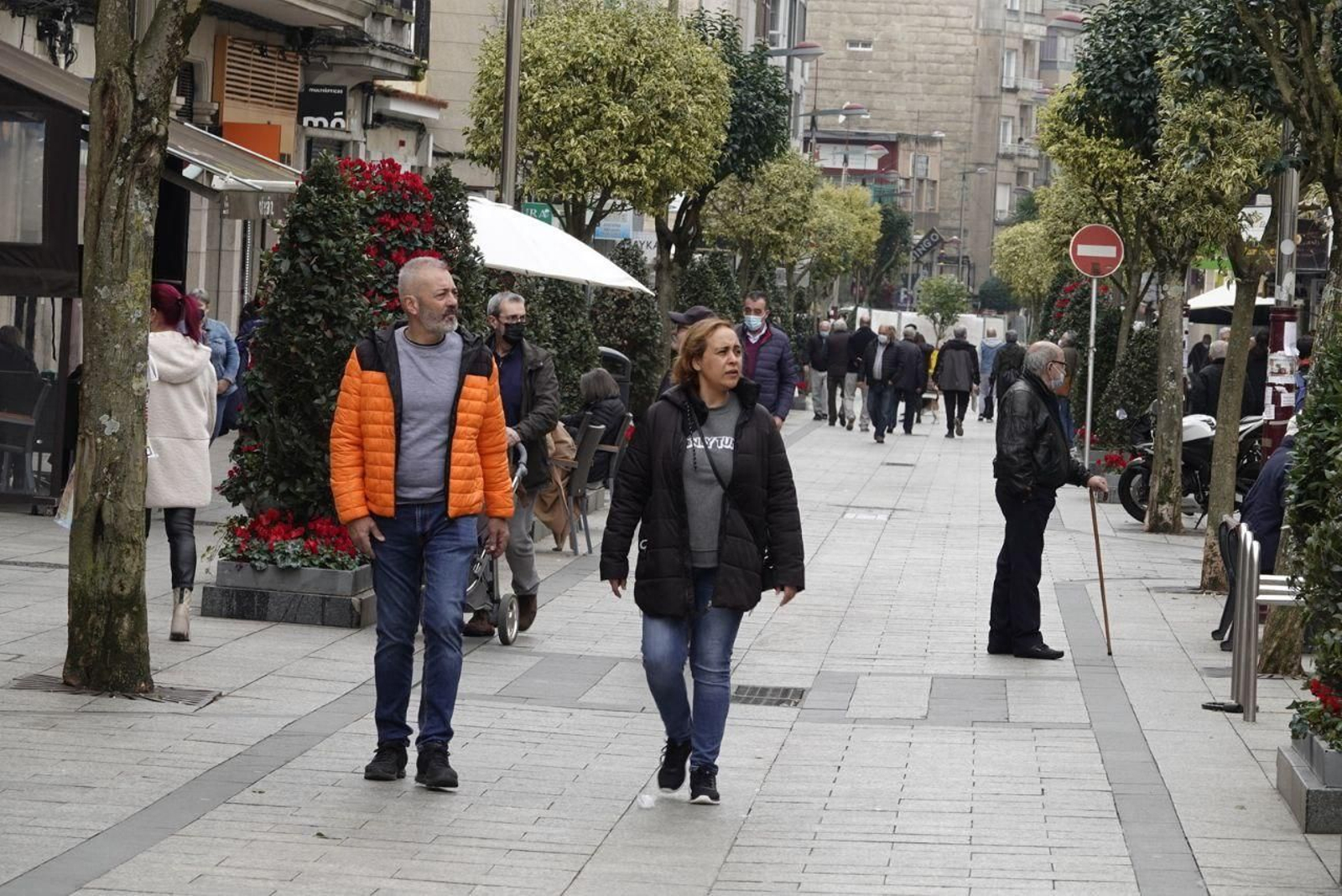 Vigueses el primer día sin la obligatoriedad de llevar mascarilla en exteriores.