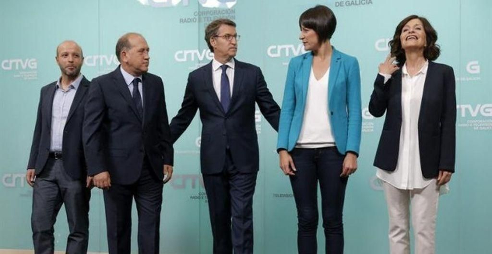 Villares, Leiceaga, Feijóo, Pontón y Losada, antes del inicio del debate en la CRTVG en 2016.