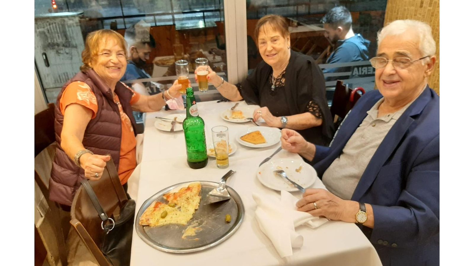 Mansa Ouzande en la cena de despedida de su hermana