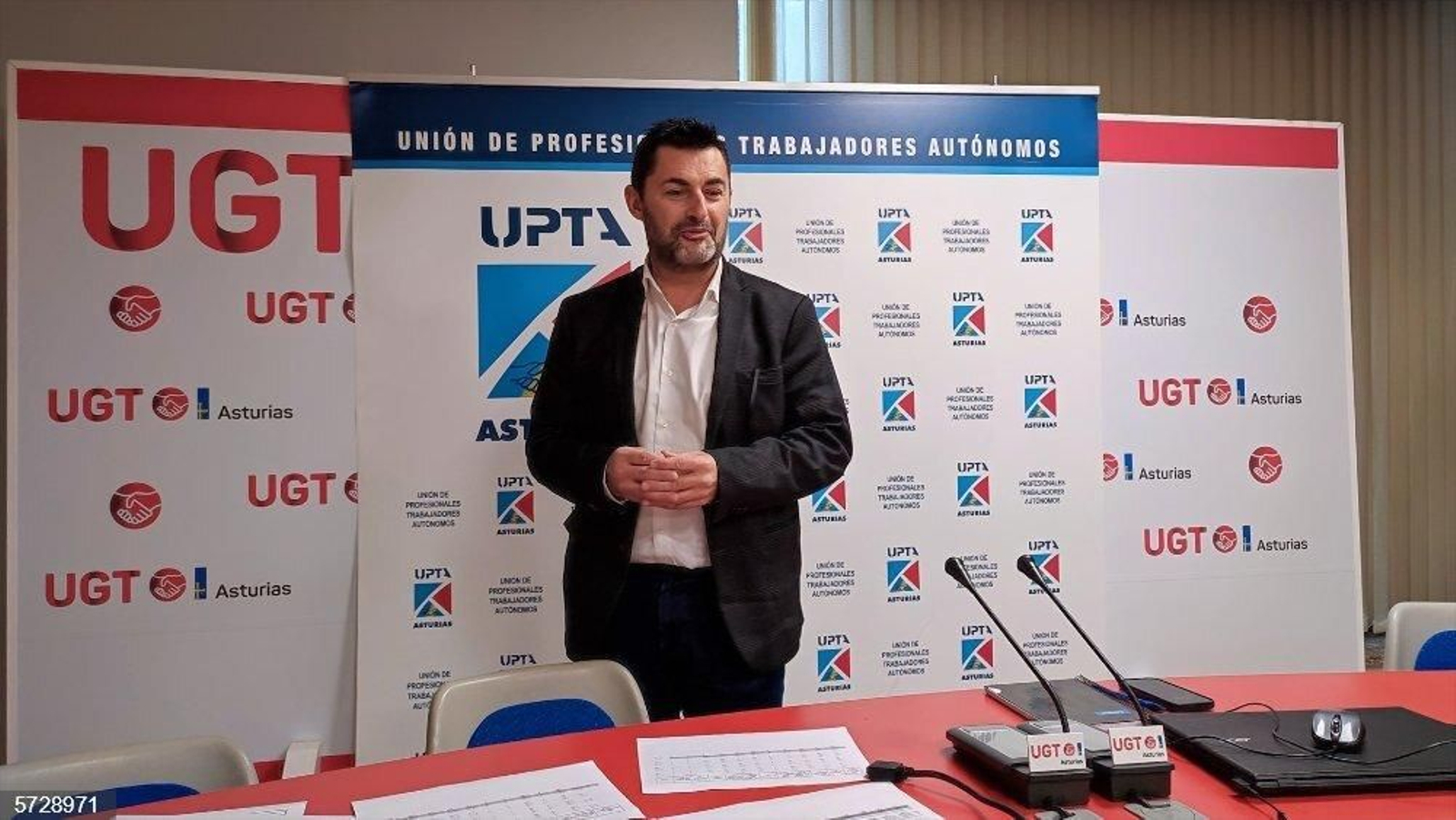 Eduardo Abad, presidente de UPTA, subrayó la necesidad de promover la entrada regularizada de estos trabajadores, afirmando que su contribución es vital para mantener el estado de bienestar y fortalecer la actividad económica en el país.