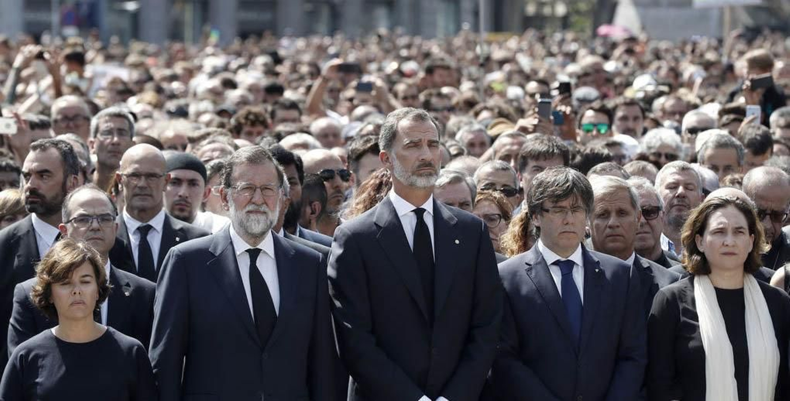 Imagen-concentracion-Barcelona-repulsa-atentados_1056504562_9066787_1020x574