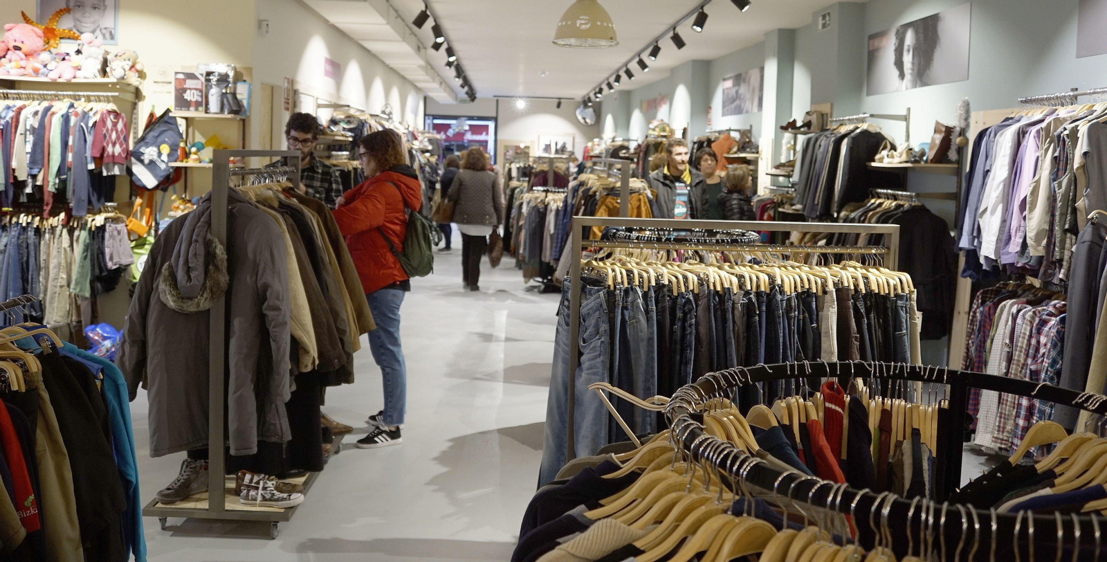 La tienda se ha convertido en un referente en la zona peatonal de la calle Urzáiz.