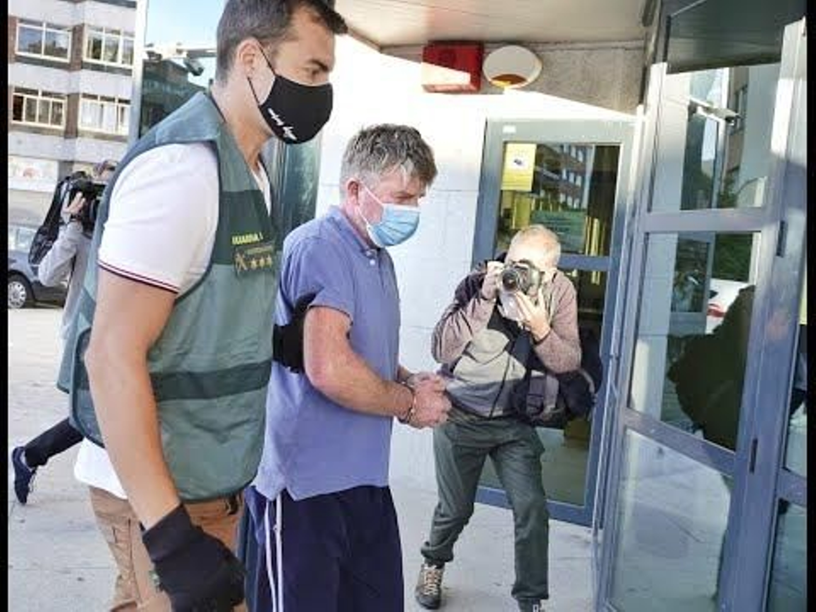 El doble homicida de Soutomaior llega a las dependencias judiciales de Redondela