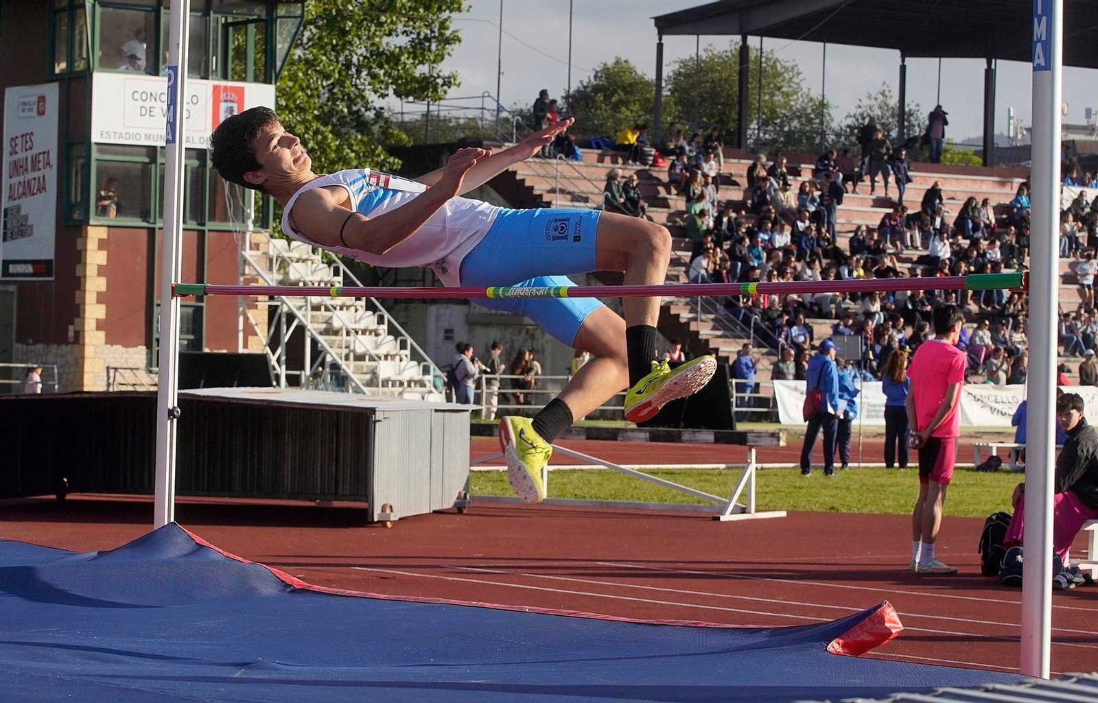 Participantes en una de las pruebas del Gran Premio Cidade de Vigo de atletismo.