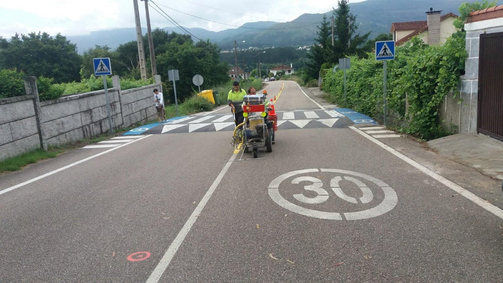 En la zona se instalarán además elementos para reducir la velocidad del tráfico rodado.