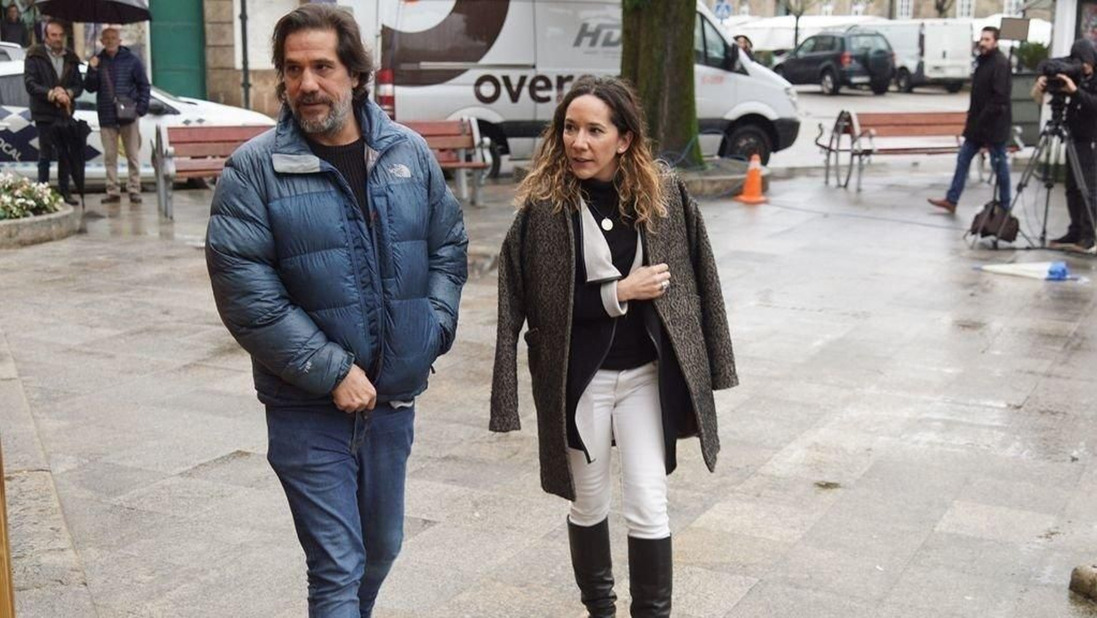 Los hermanos de Déborah, José y Rosa, ayer a su llegada al juzgado de Tui, donde declararon varios conocidos del entorno de la joven.