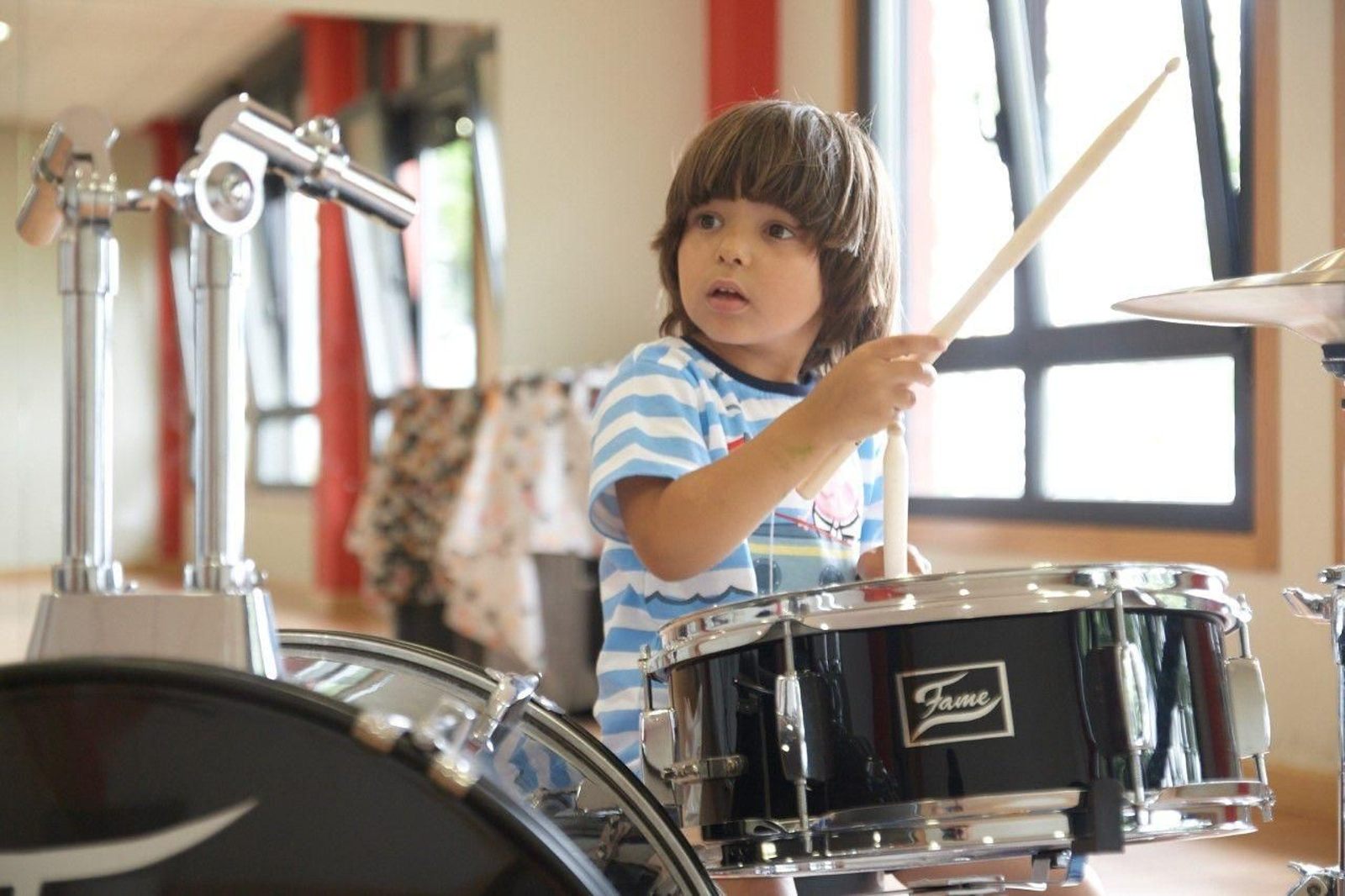 Nun mesmo día imparten instrumento, linguaxe musical e música de conxunto. Isto permite maximizar o tempo asistindo un único día a clase, con mellores resultados.