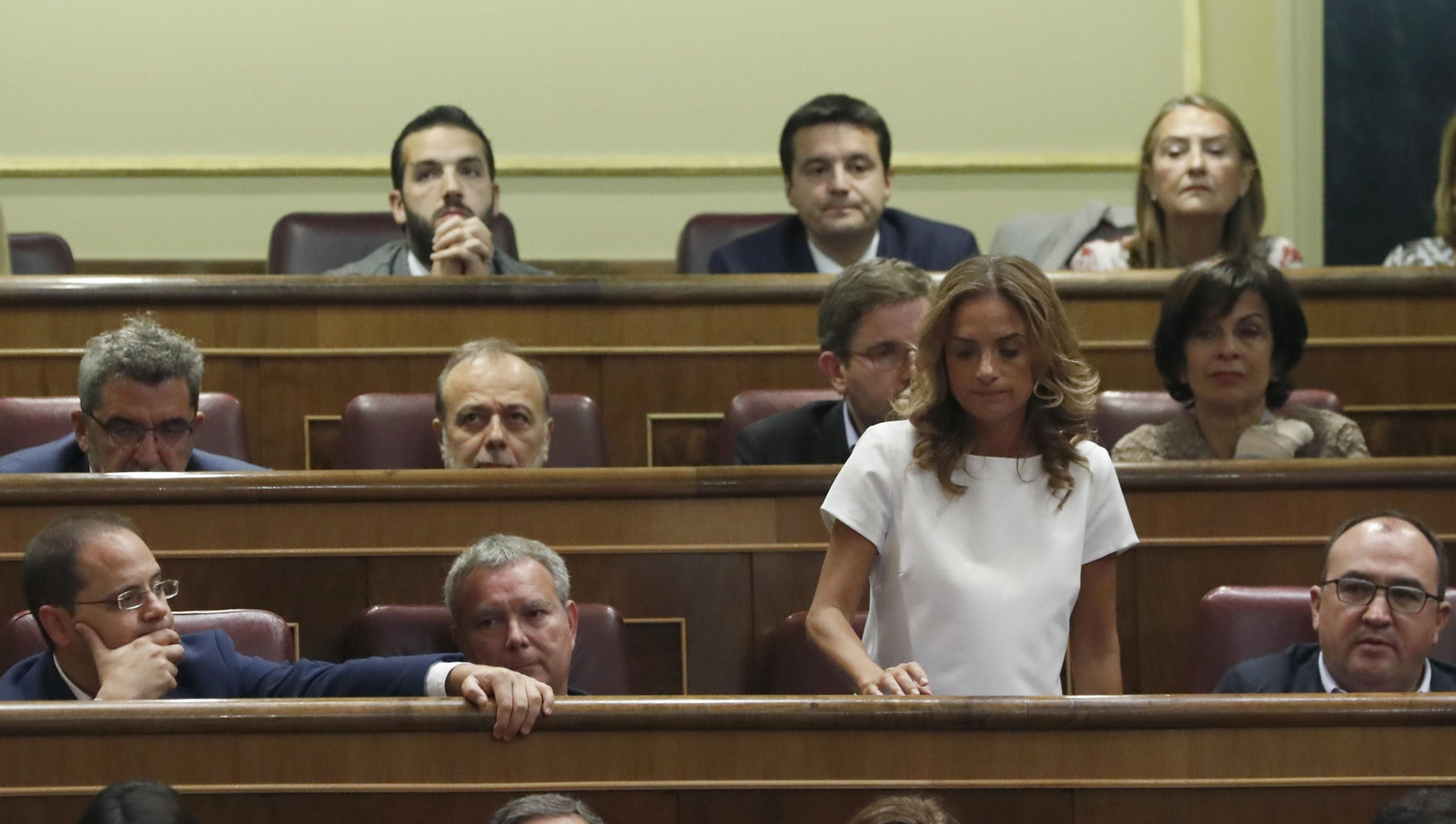 La diputada aragonesa del PSOE, Susana Sumelzo, en el momento en el que votó en contra de la investidura de Mariano Rajoy.