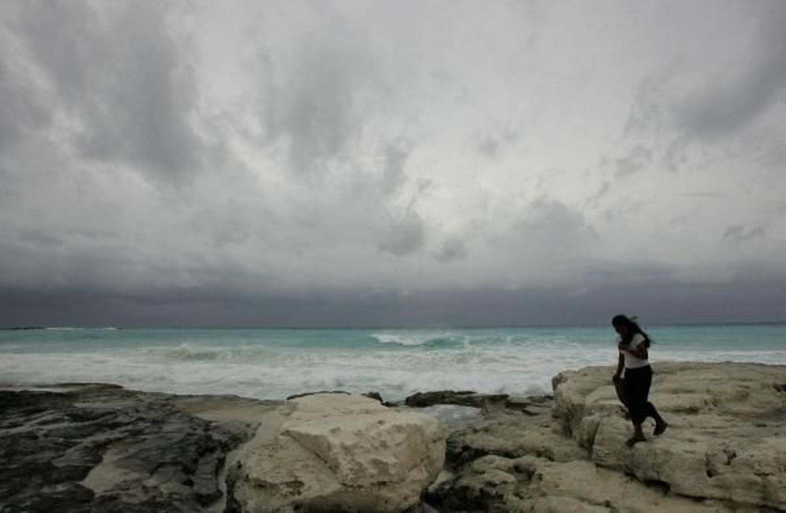 Asoecto del estado del cielo en Cancún. (Foto: EFE)