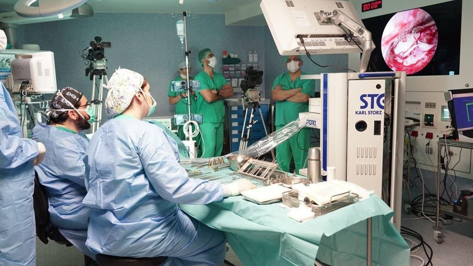 Cirujanos participantes en la jornada.