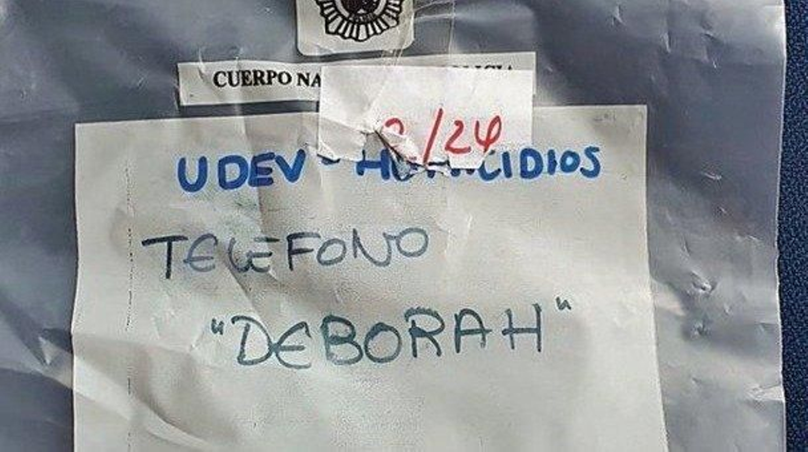 El Nokia de Déborah, en el interior de la bolsa precintada por la Policía.