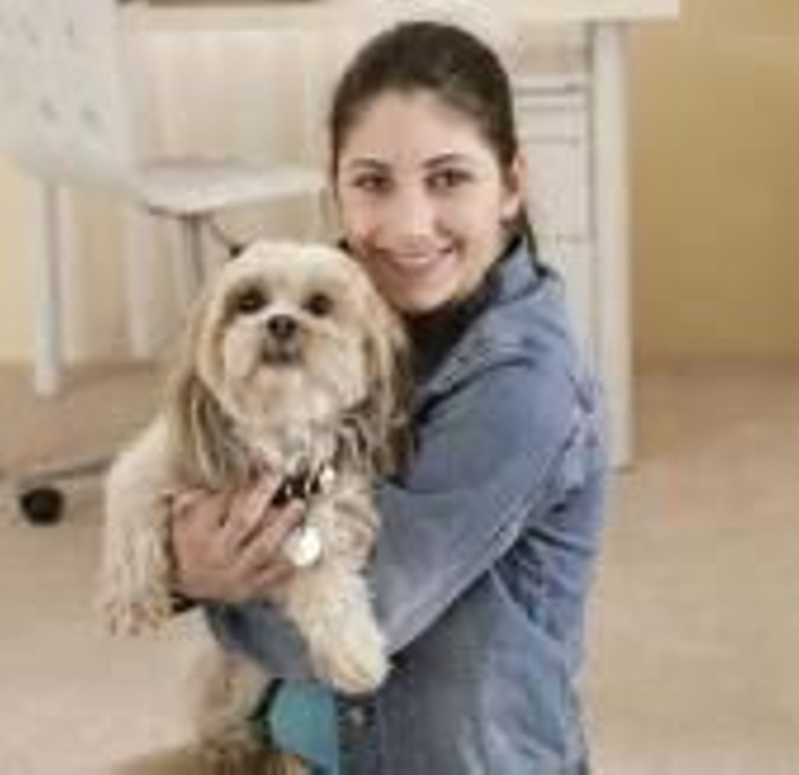 Una mujer con su mascota.