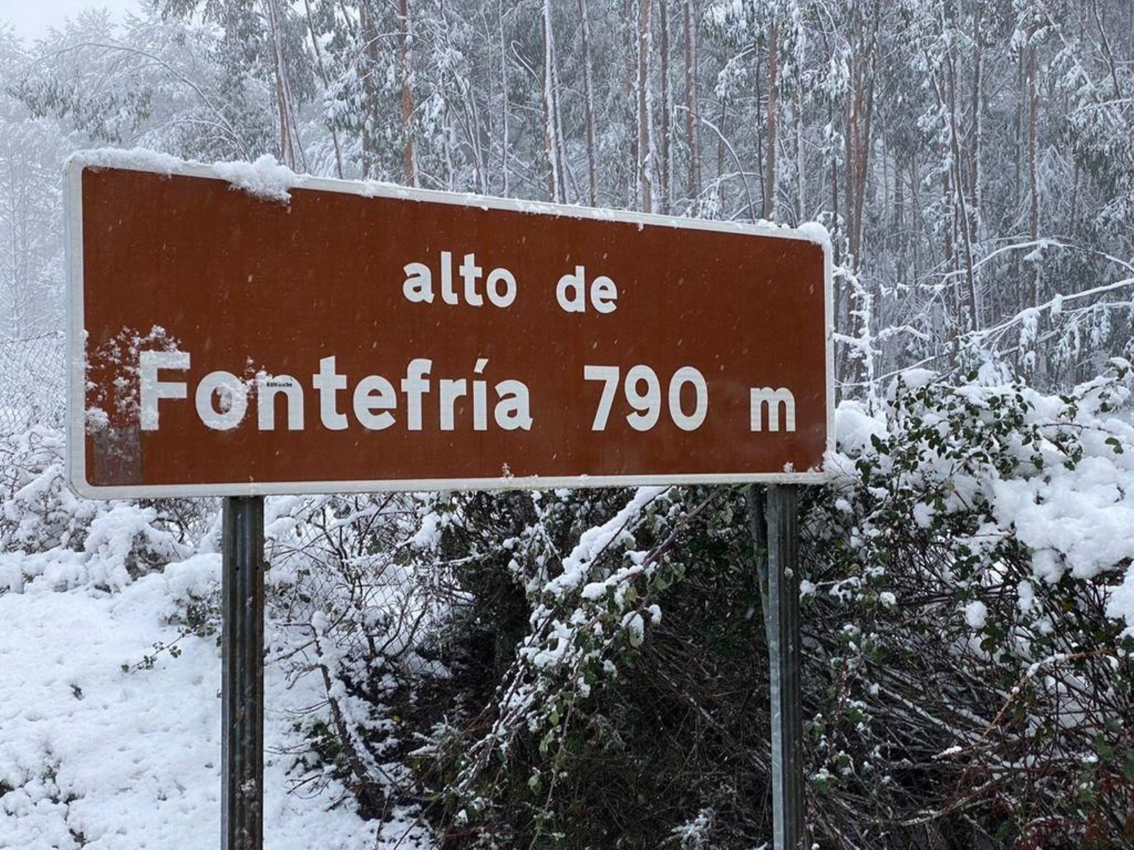 La nieve cubre el Alto de Fontefría1