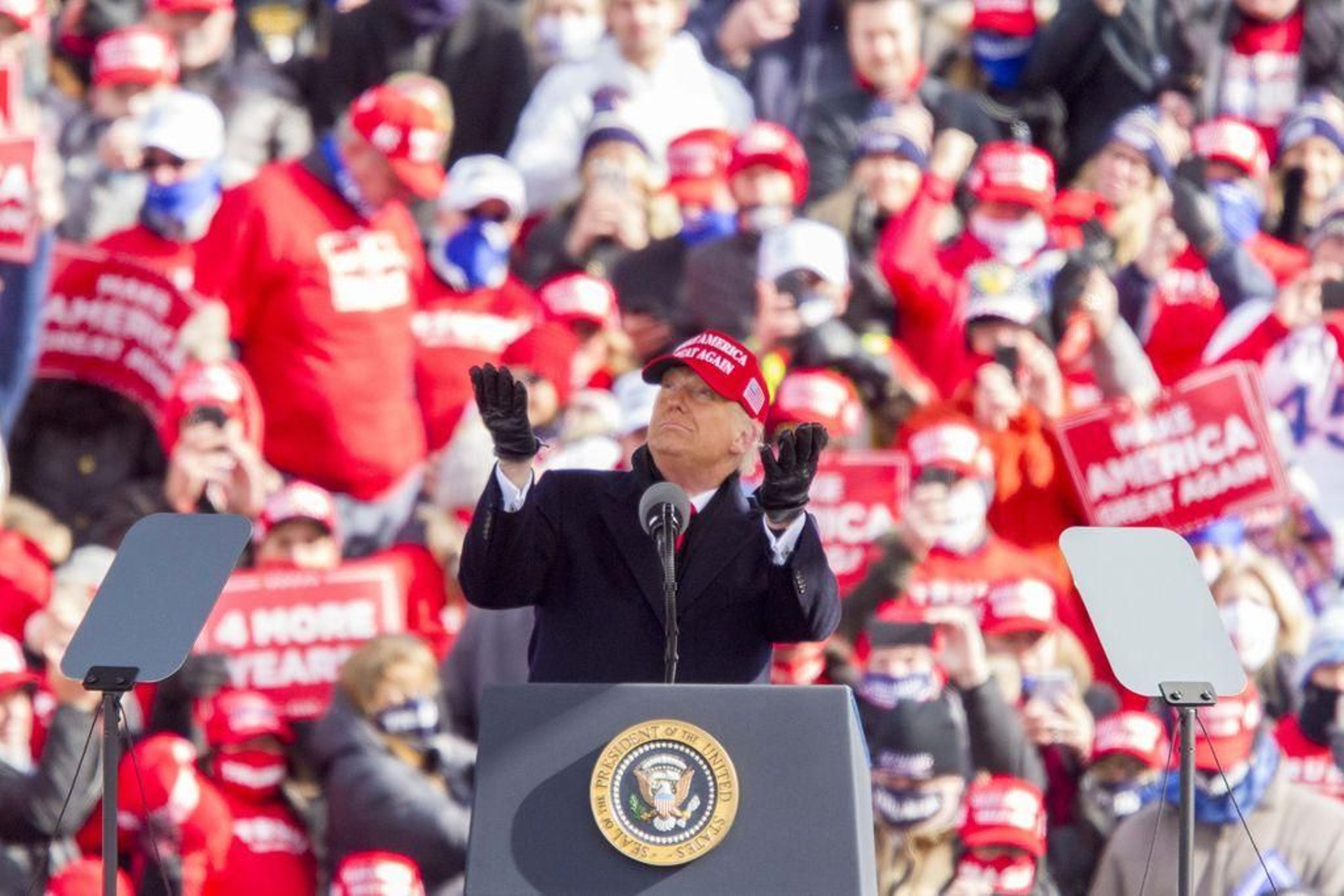 Trump, durante el mitin que ofreció ayer en un estadio de Washington antes de viajar a Miami.