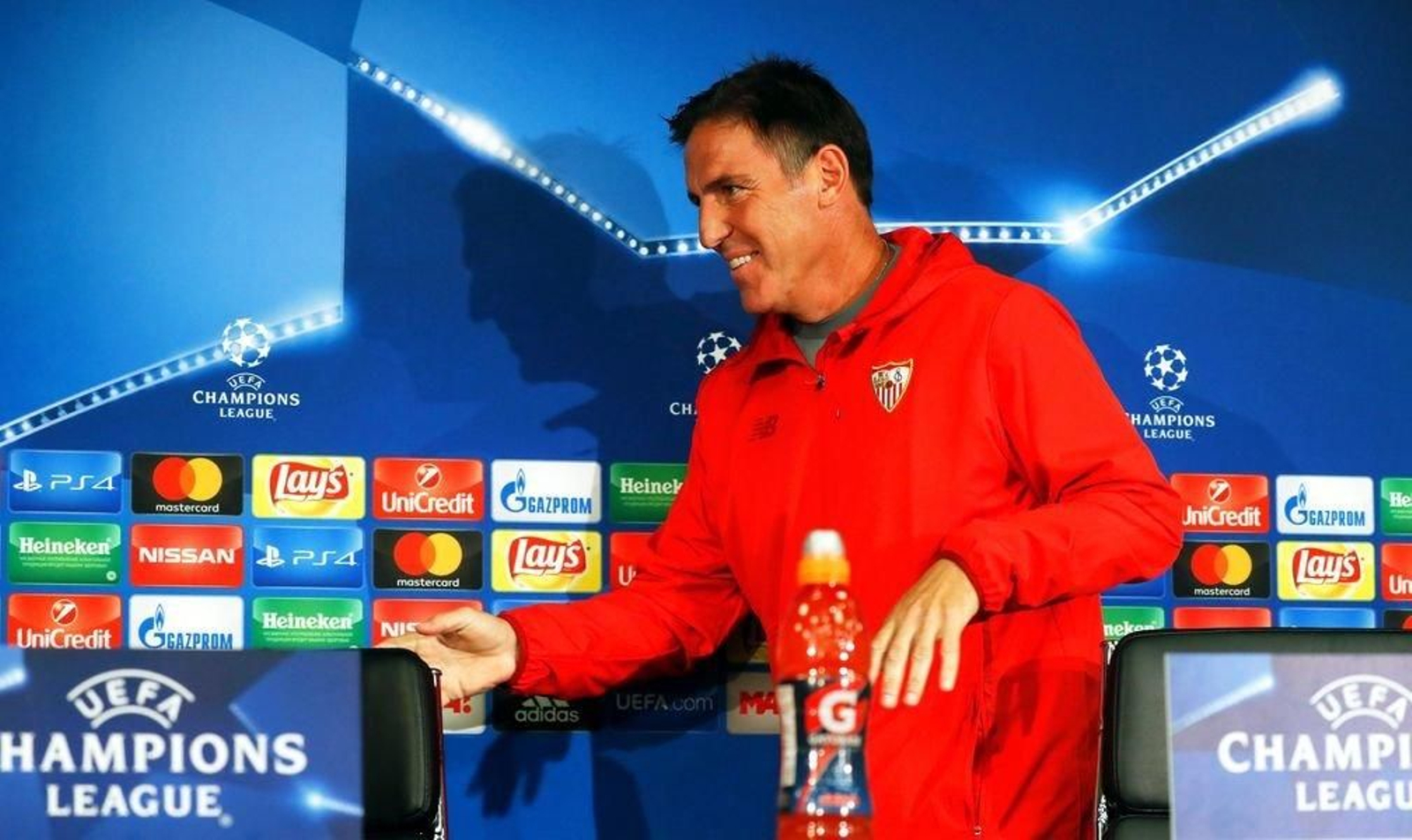 El entrenador del Sevilla, Eduardo Berizzo, ayer en Moscú.