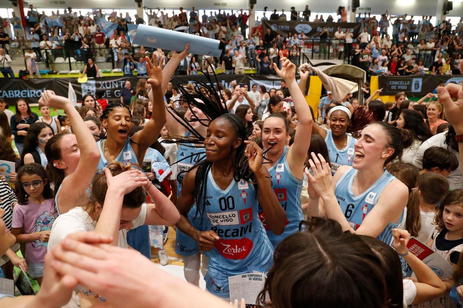 Felicidad y bailes para celebrar el fin de temporada.