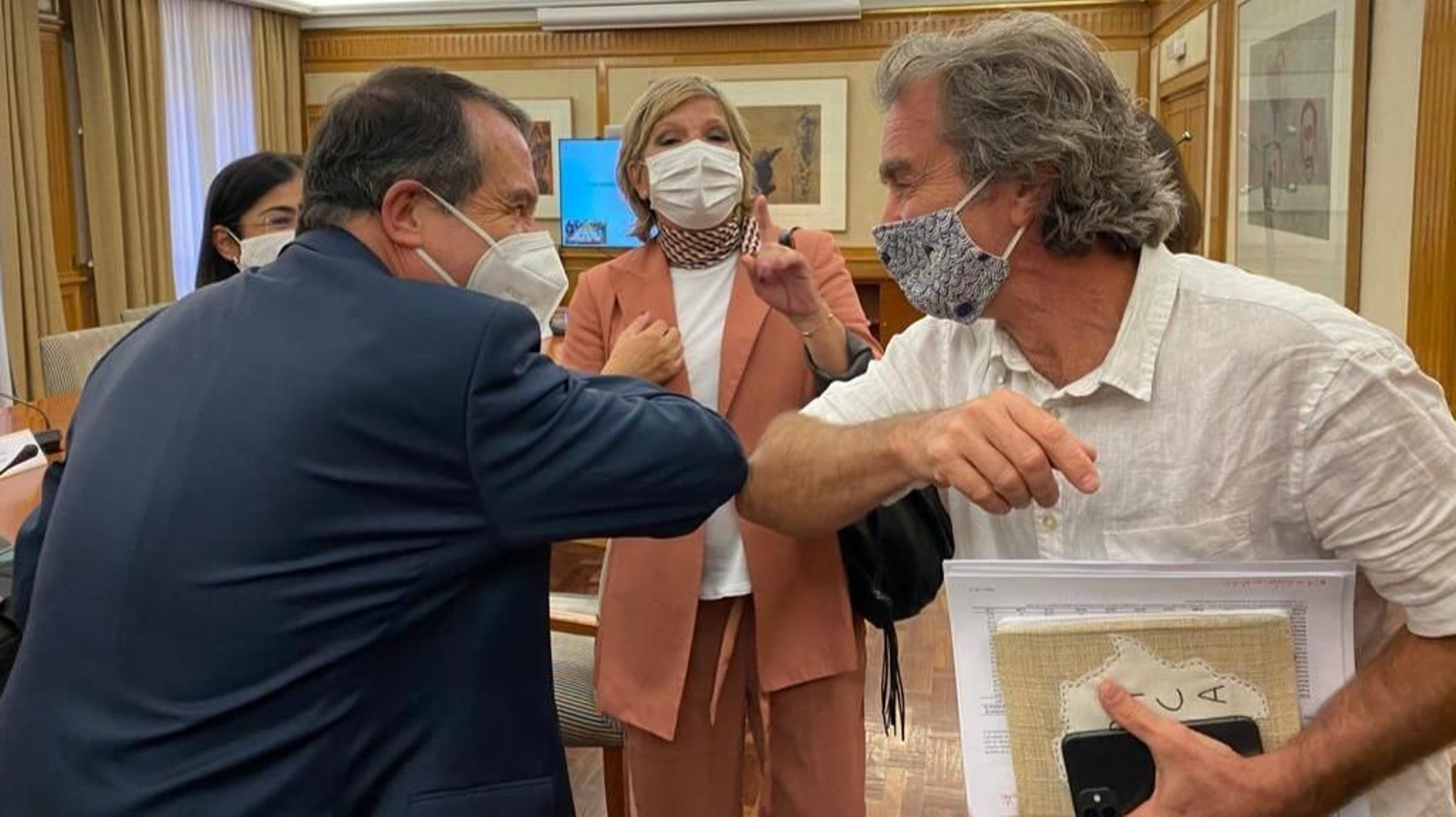 Los ayuntamientos a través de FEMP y el Ministerio de Sanidad, junto con el de Administración Territorial, mantendrán reuniones periódicas para hacer un seguimiento de la pandemia