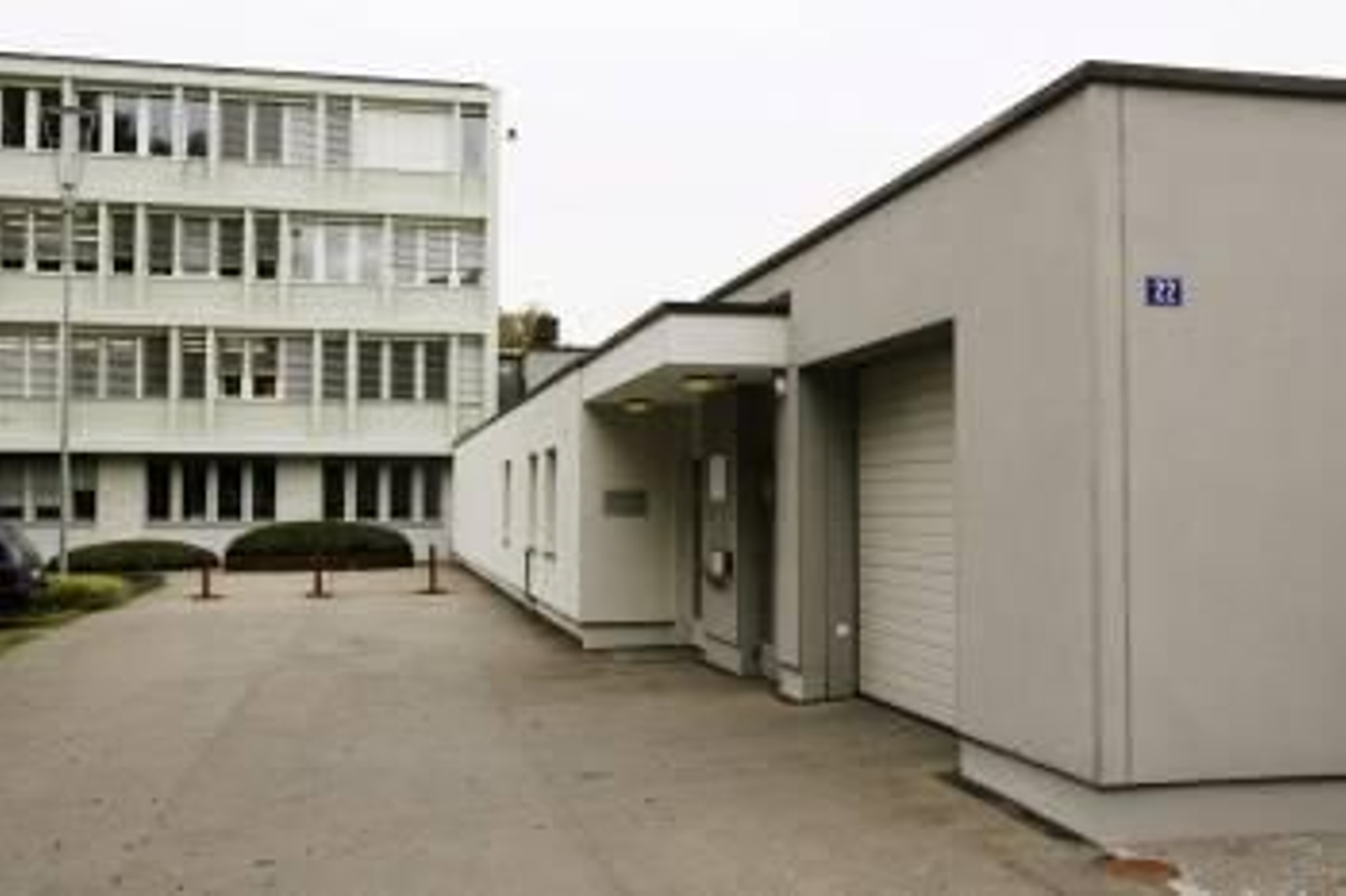 Fachada de la cárcel suiza donde se encontraba el cineasta. (Foto: Steffen Schmidt)