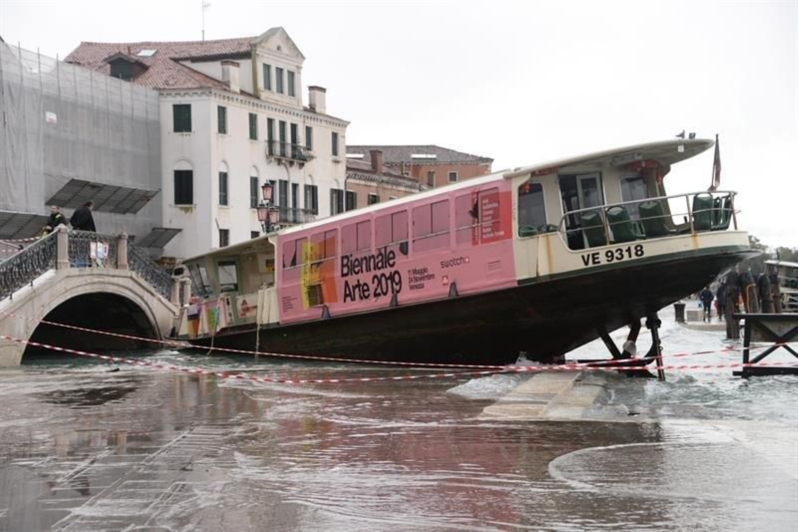 Venecia sufre su peor inundación desde 1966