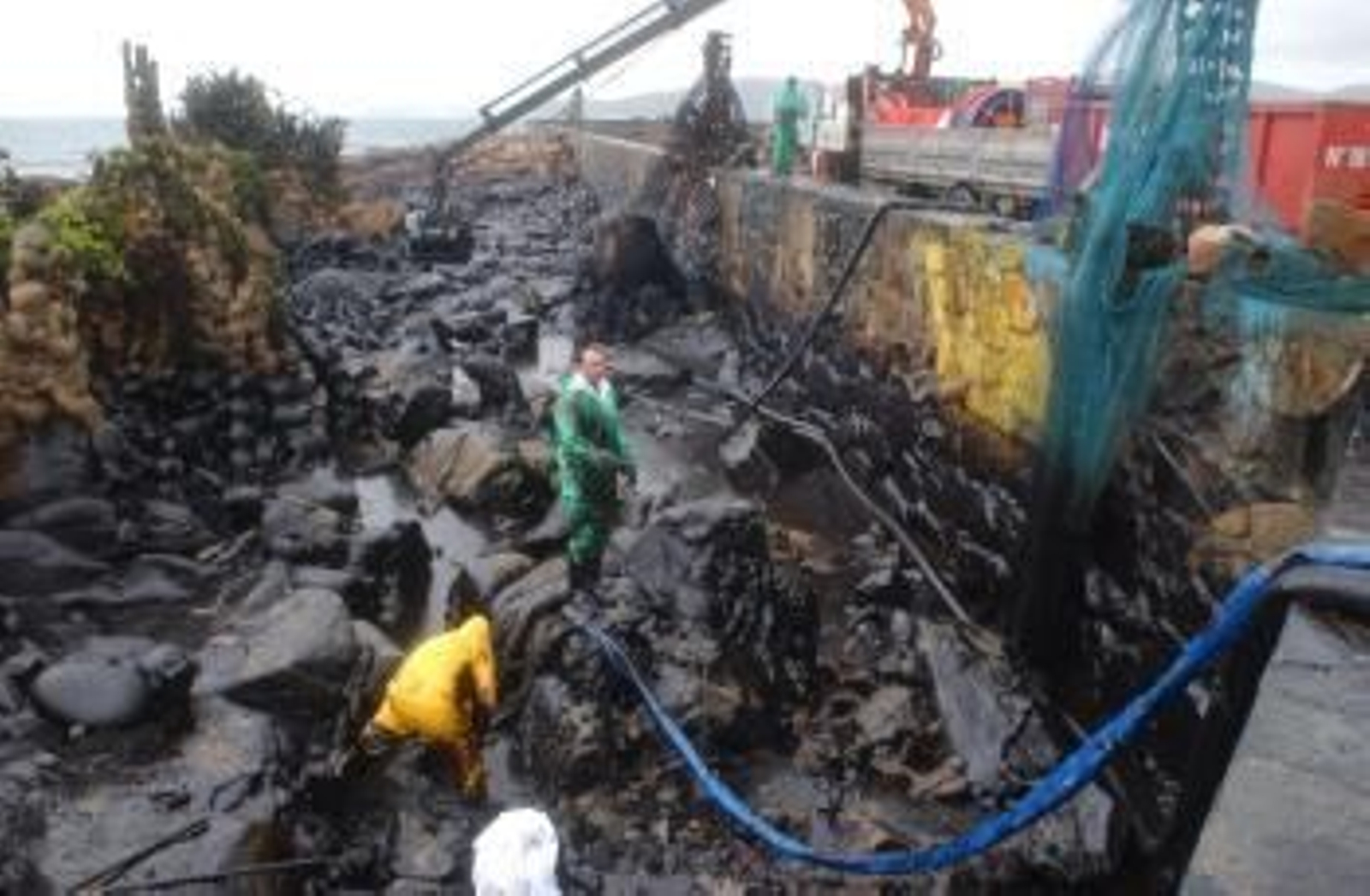 ostas y playas coruñesas bañadas por vertido de fuel que derramó el Prestige