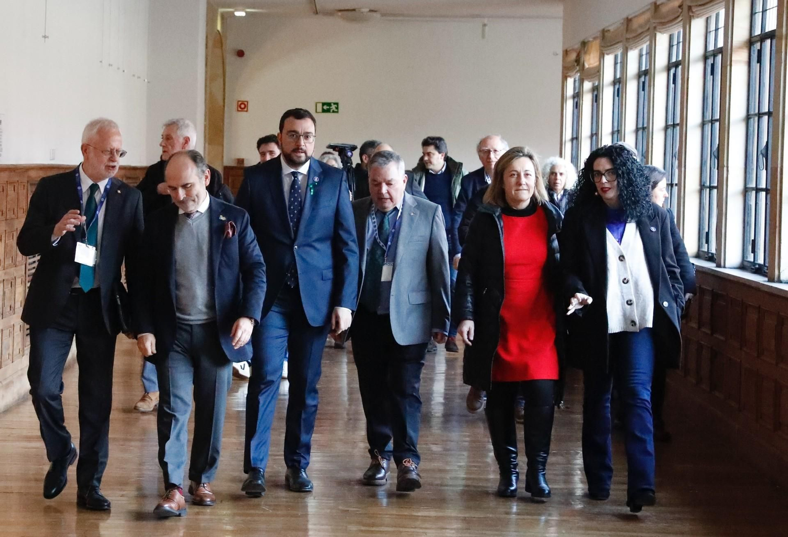 En el centro de la imagen el presidente del Principado, Adrián Barbón, durante la inauguración del Congreso.