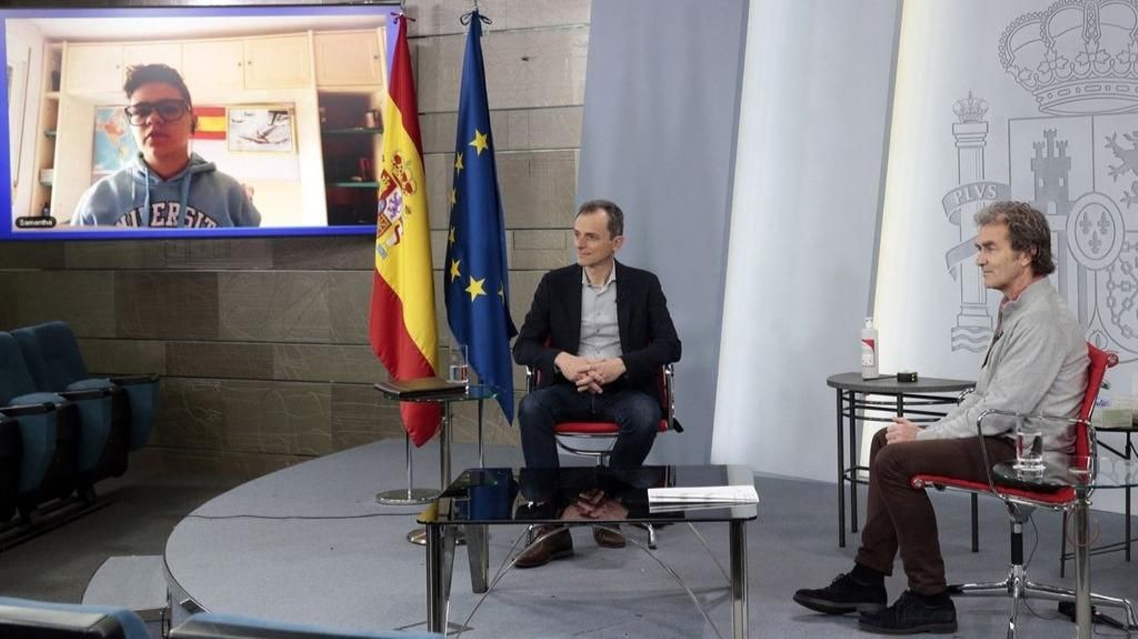 Pedro Duque y Fernando Simón durante la videoconferencia con niños de toda España.