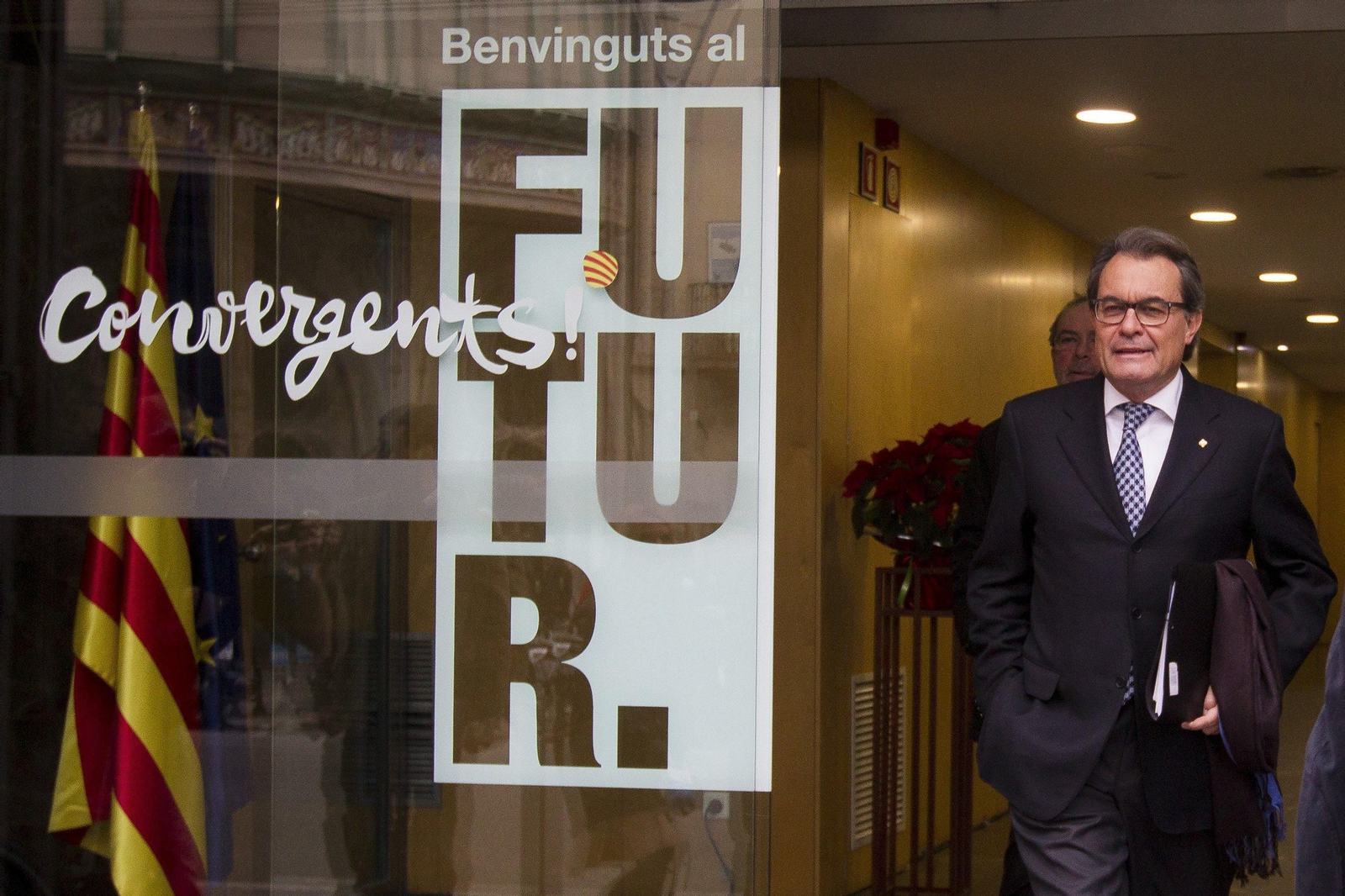 Artur Mas, saliendo de una reunión en la sede de la antigua Convergencia.