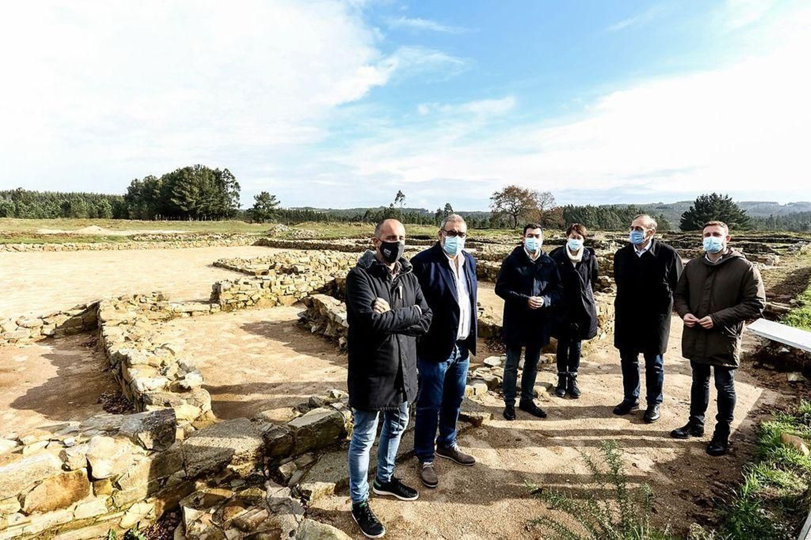 El rector Manuel Reigosa y el conselleiro Román Rodríguez visitaron A Ciadella de 1.800 metros cuadrados