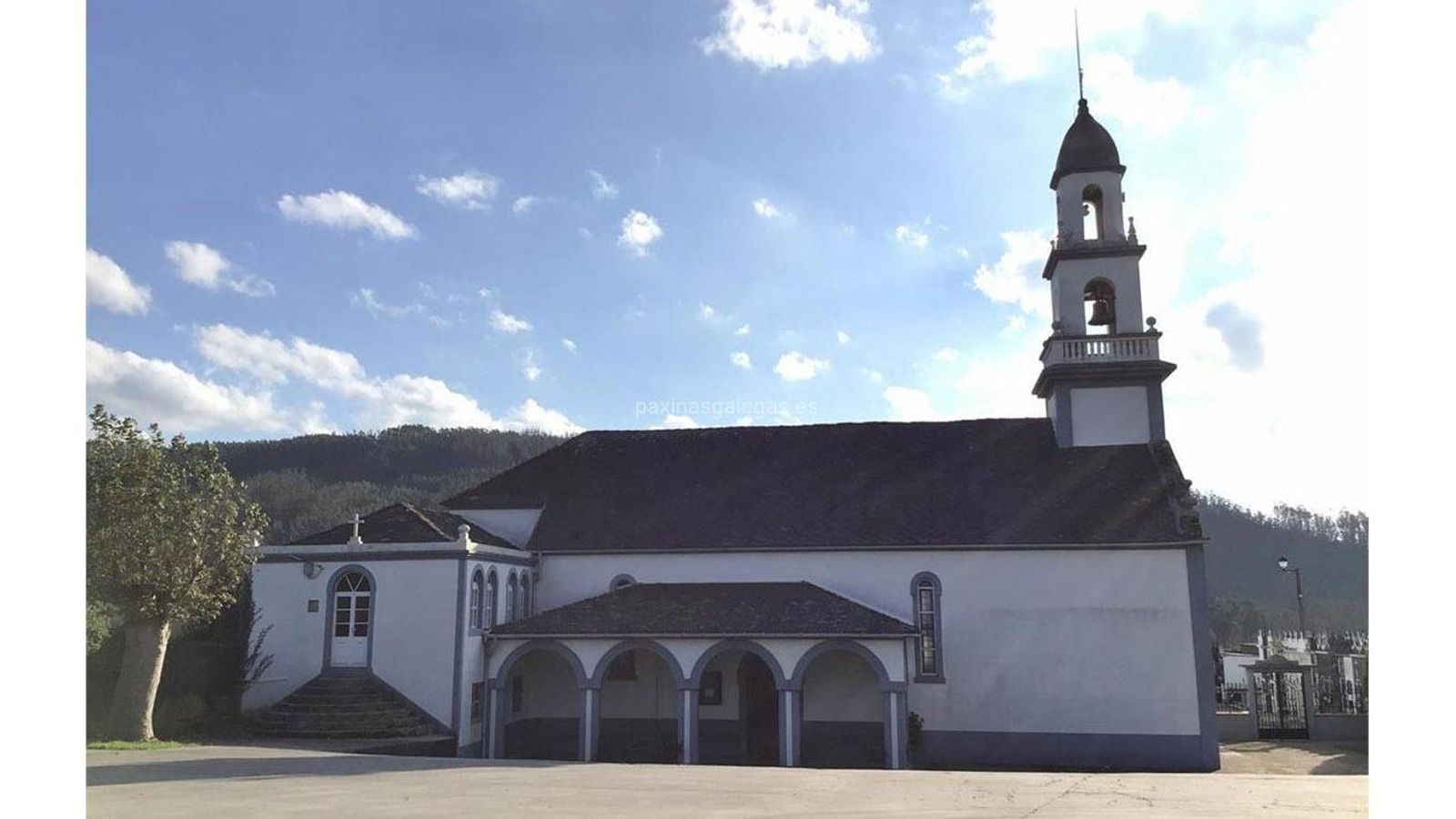 Parroquia y cementerio de San Román de Montoxo