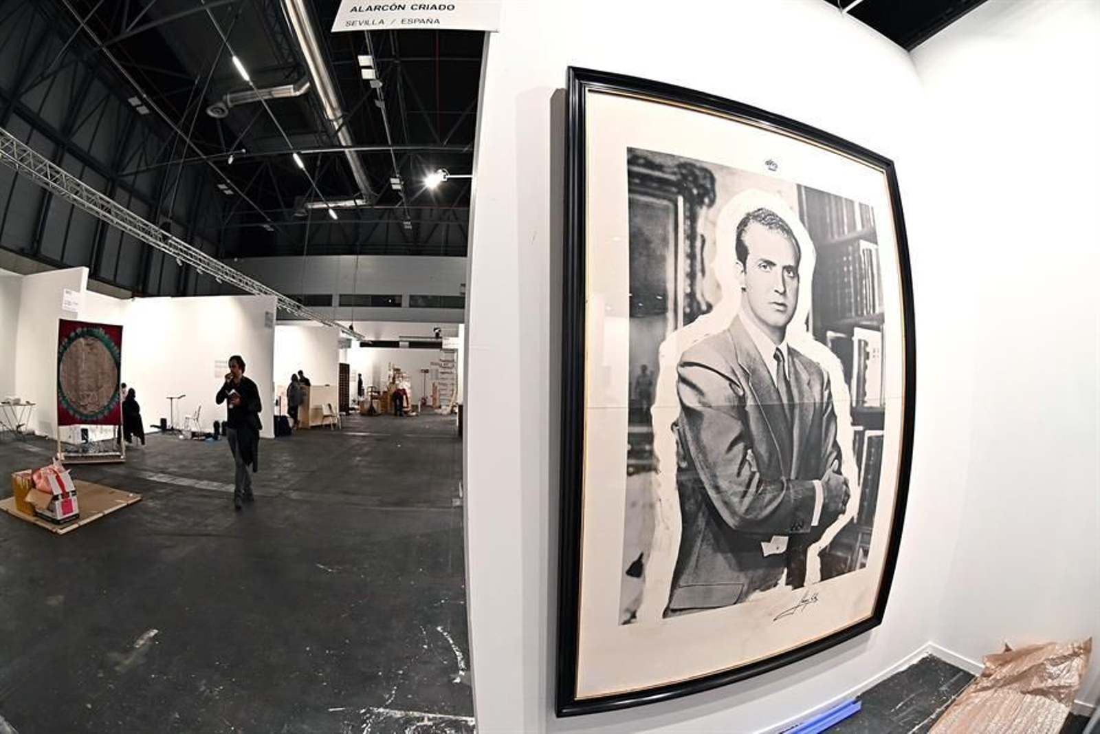Vista de la instalación de una de las obras expuestas en la feria ARCO