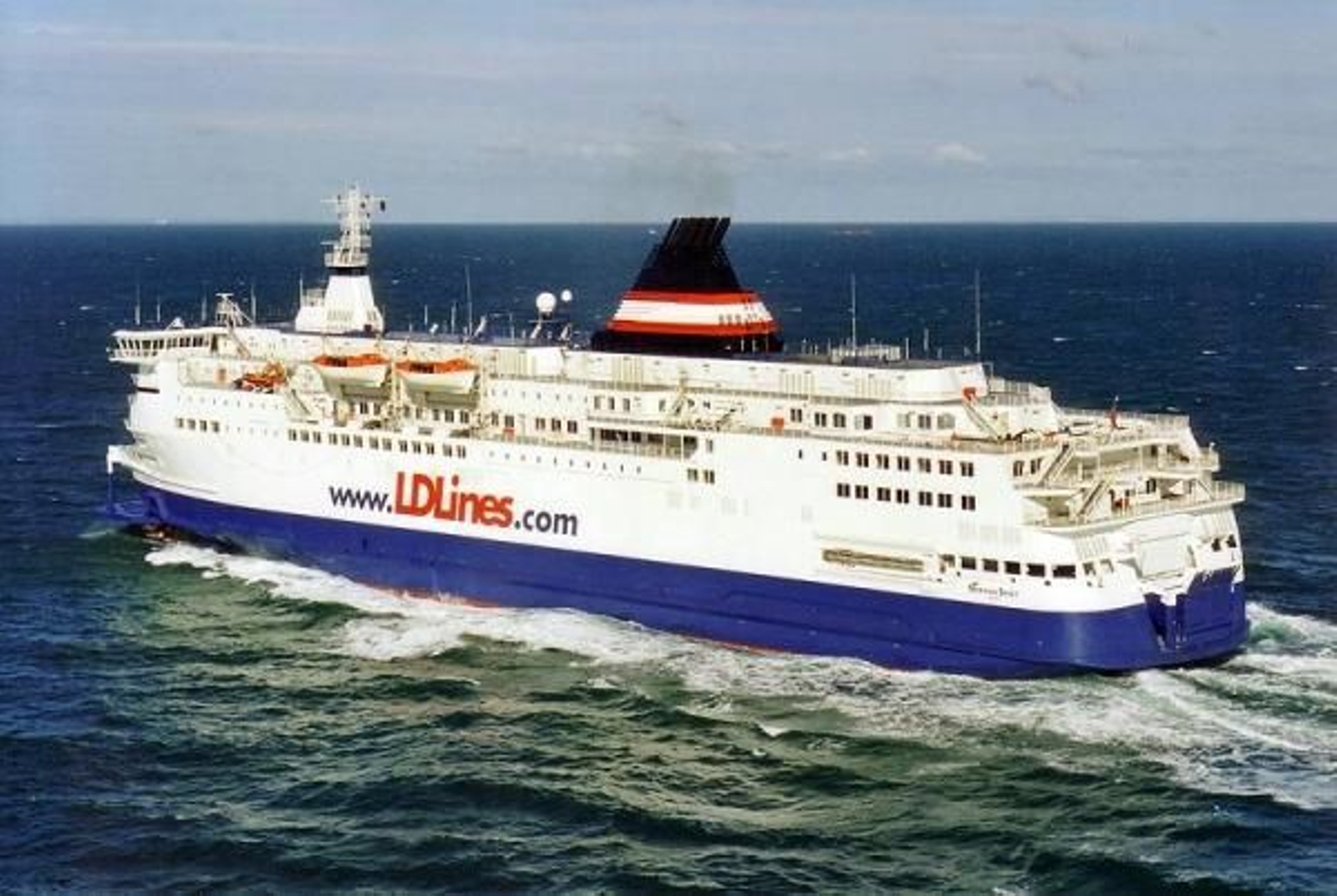 Uno de los ferrys que cubren la ruta entre España y Melilla.