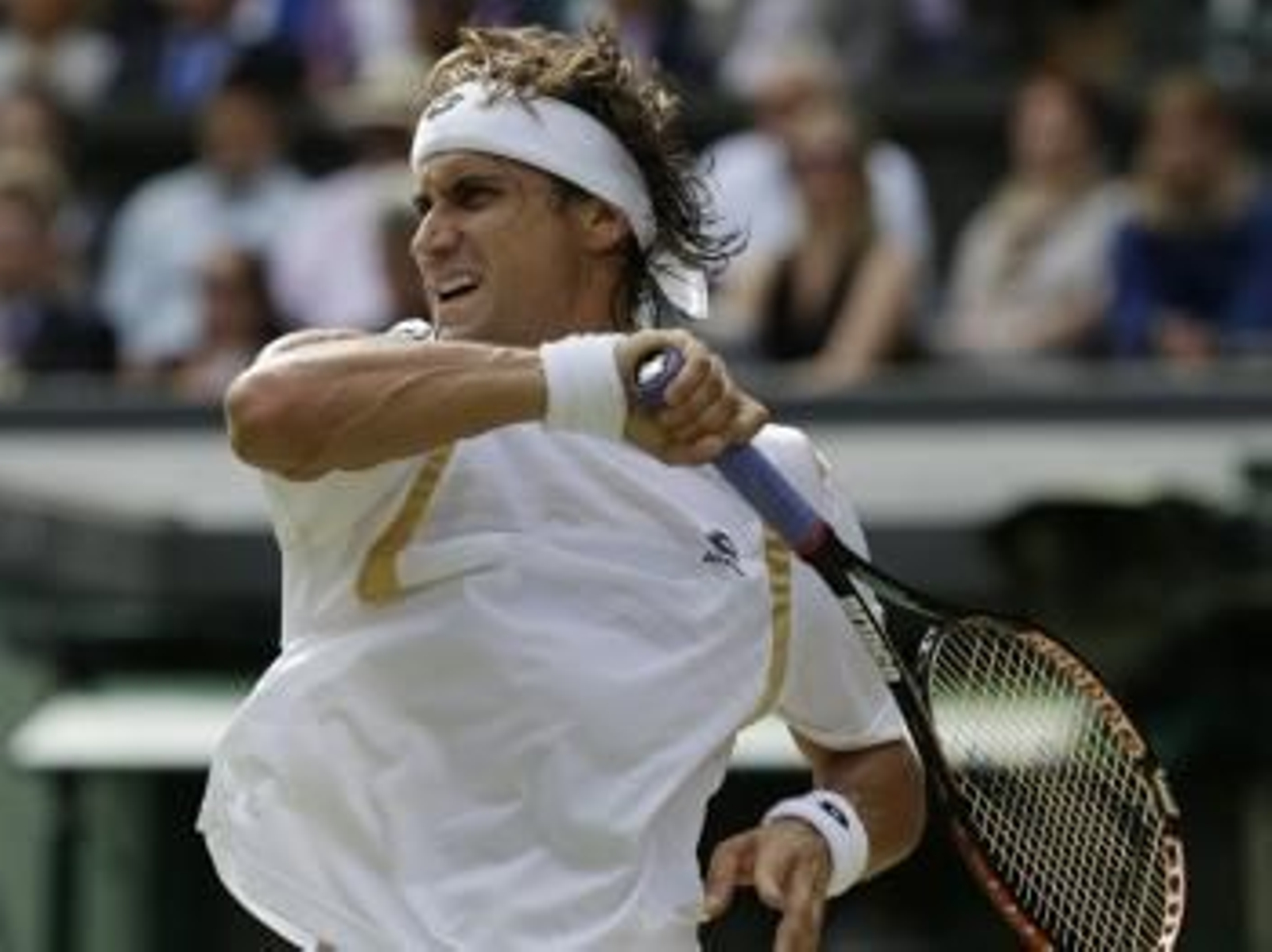 El alicantino David Ferrer devuelve una pelota durante un partido anterior.