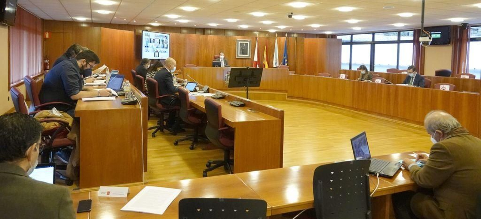 El pleno sigue con medidas covid, parte de la corporación presencial y otra parte en telemático.