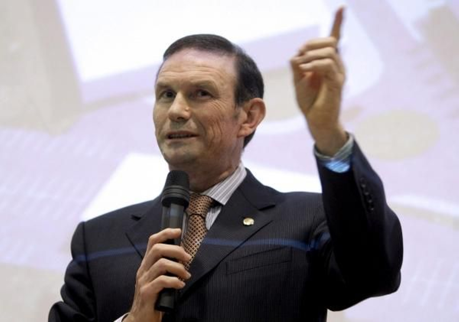 Foto de archivo del lehendakari Ibarretxe. (Foto: Javier Etxezarreta)