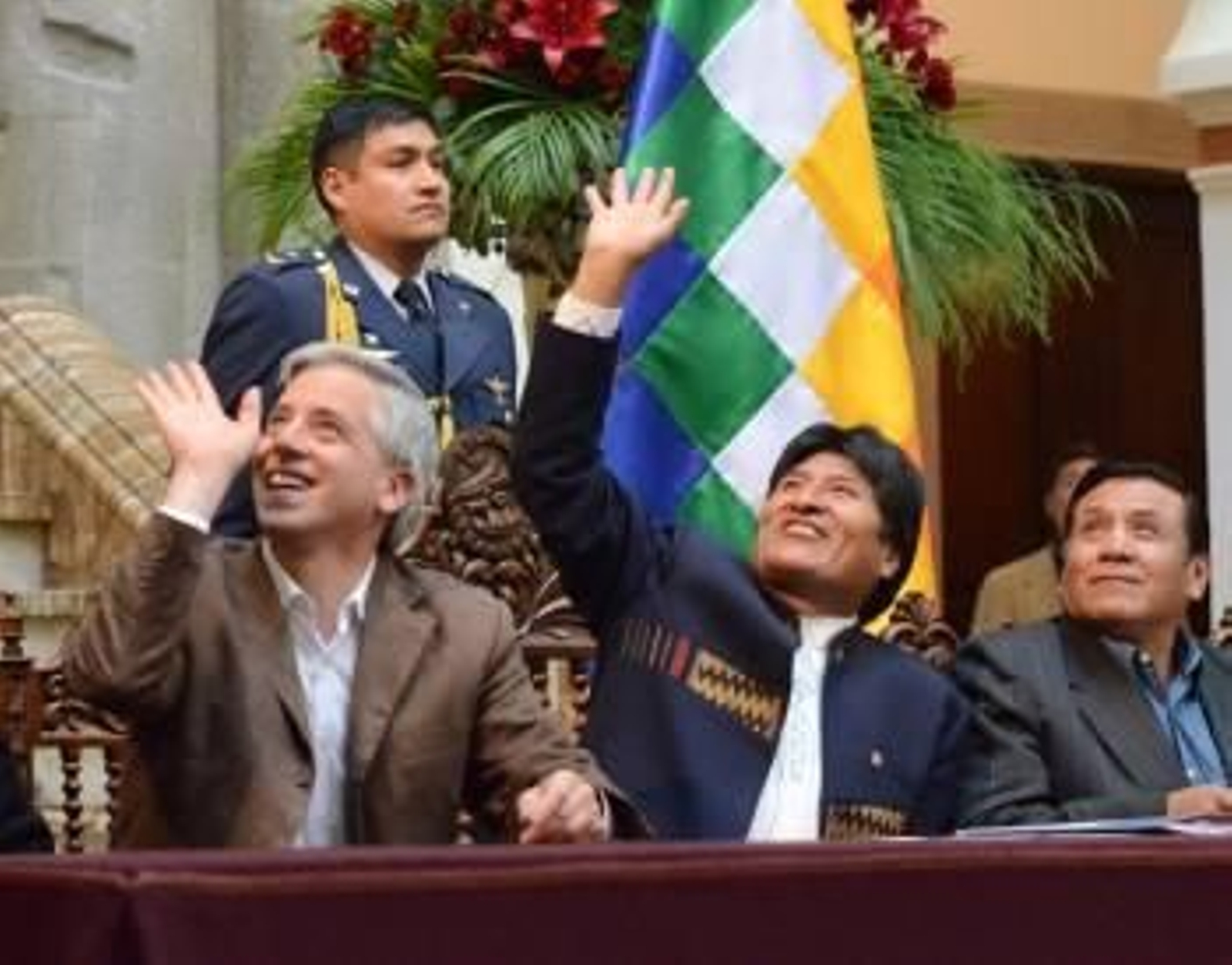 El presidente boliviano Evo Morales, su vicepresidente, García Linera y su ministro de Trabajo, Santalla. (Foto: STR)