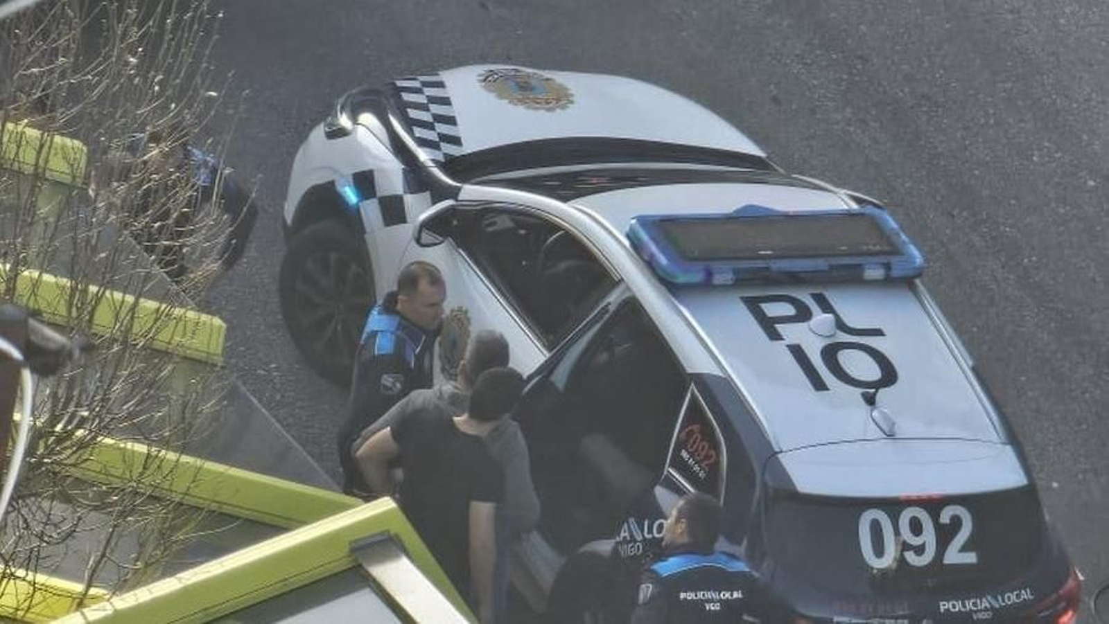 Momento en el que interceptan el taxi y se produce la detención.