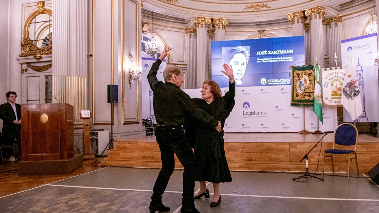 Sevillanas con su esposa