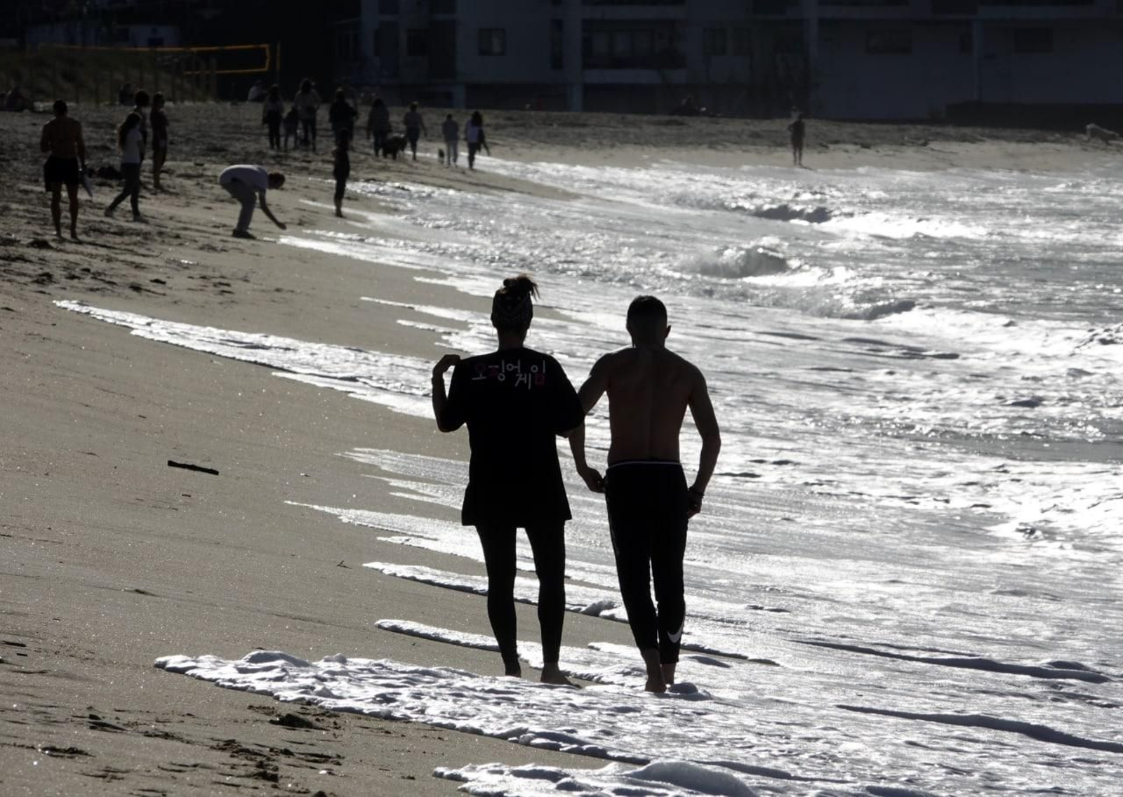 Fin de año con tiempo de verano en Vigo. Playa de Samil. // Vicente Alonso