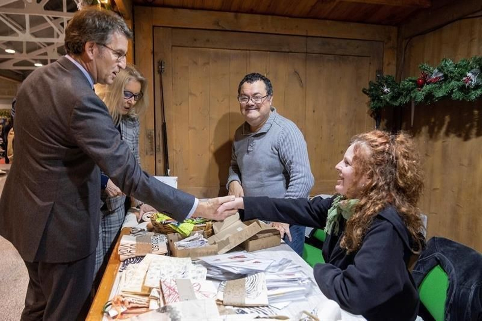 El Prersidente de la Xunta visita el Nadal Solidario en Vigo