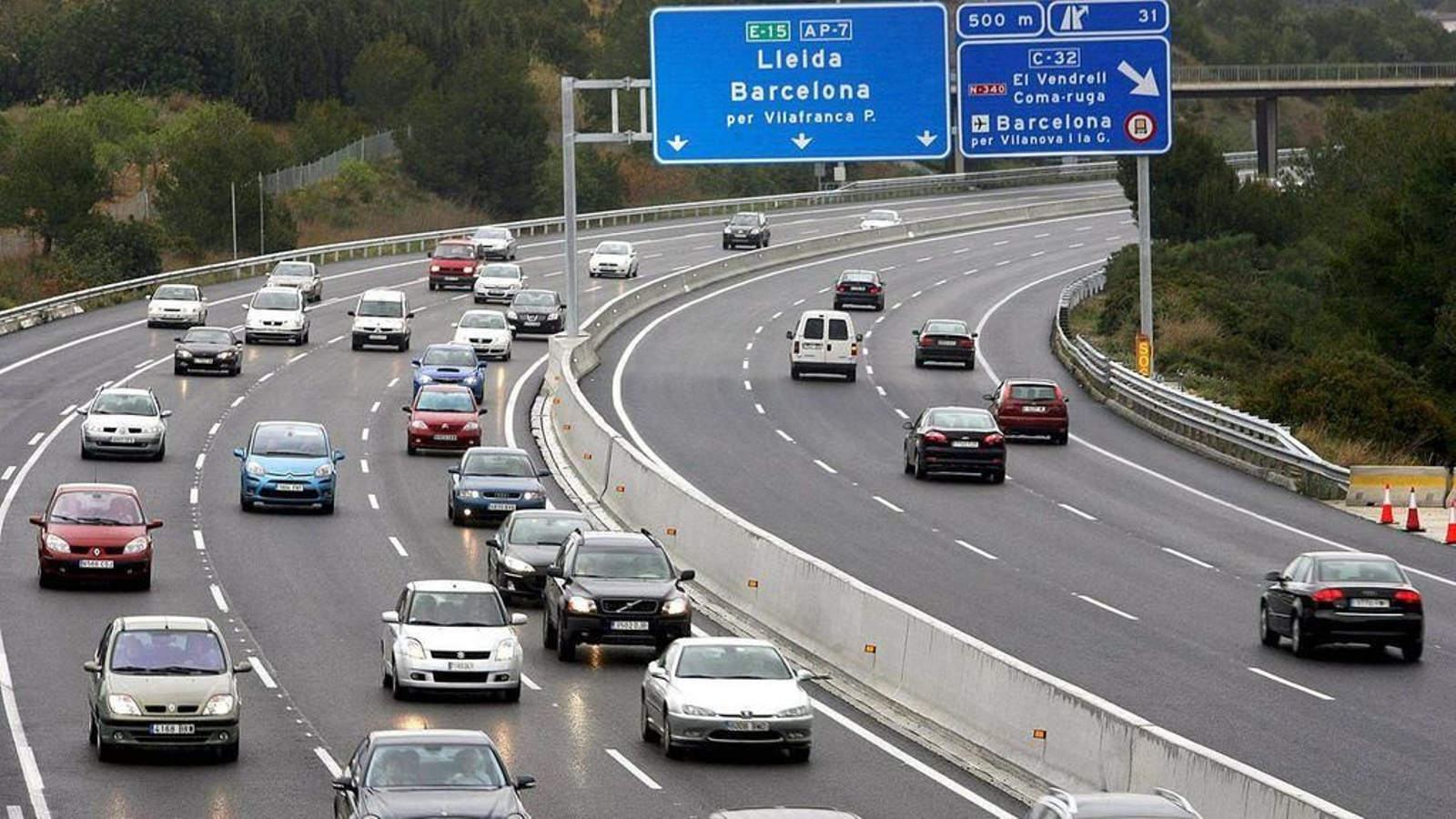 La autopista AP-7, a su paso por la localidad de El Vendrell.